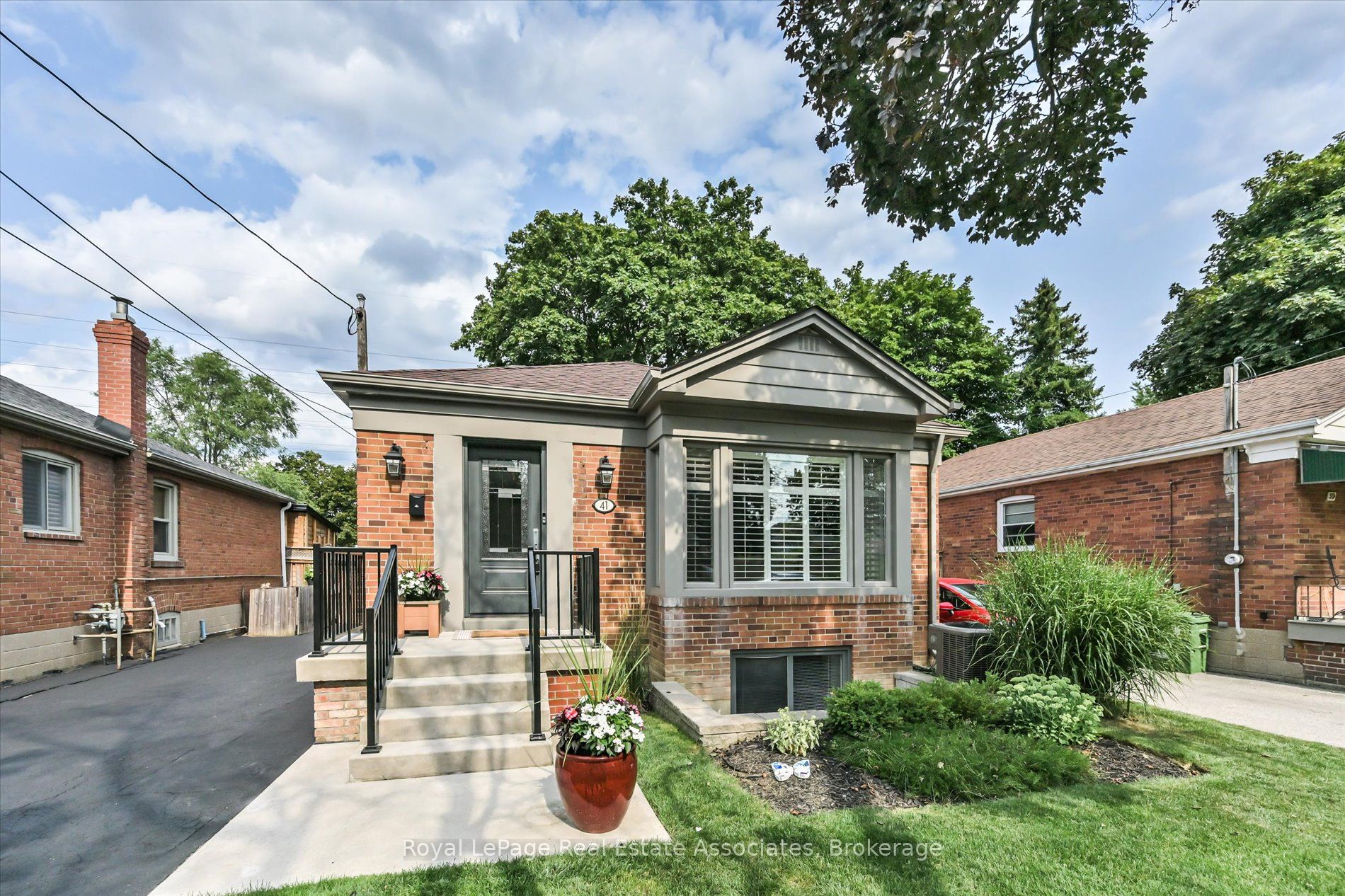 41 Ashbourne Drive, Toronto, ON M9B 4H3 photo 4