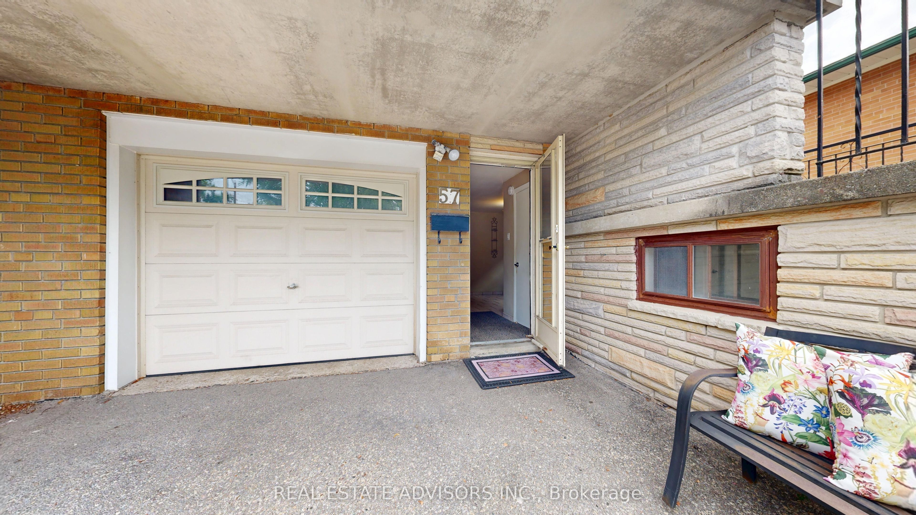 57 Hucknall Road, Toronto, ON M3J 1W1 photo 2
