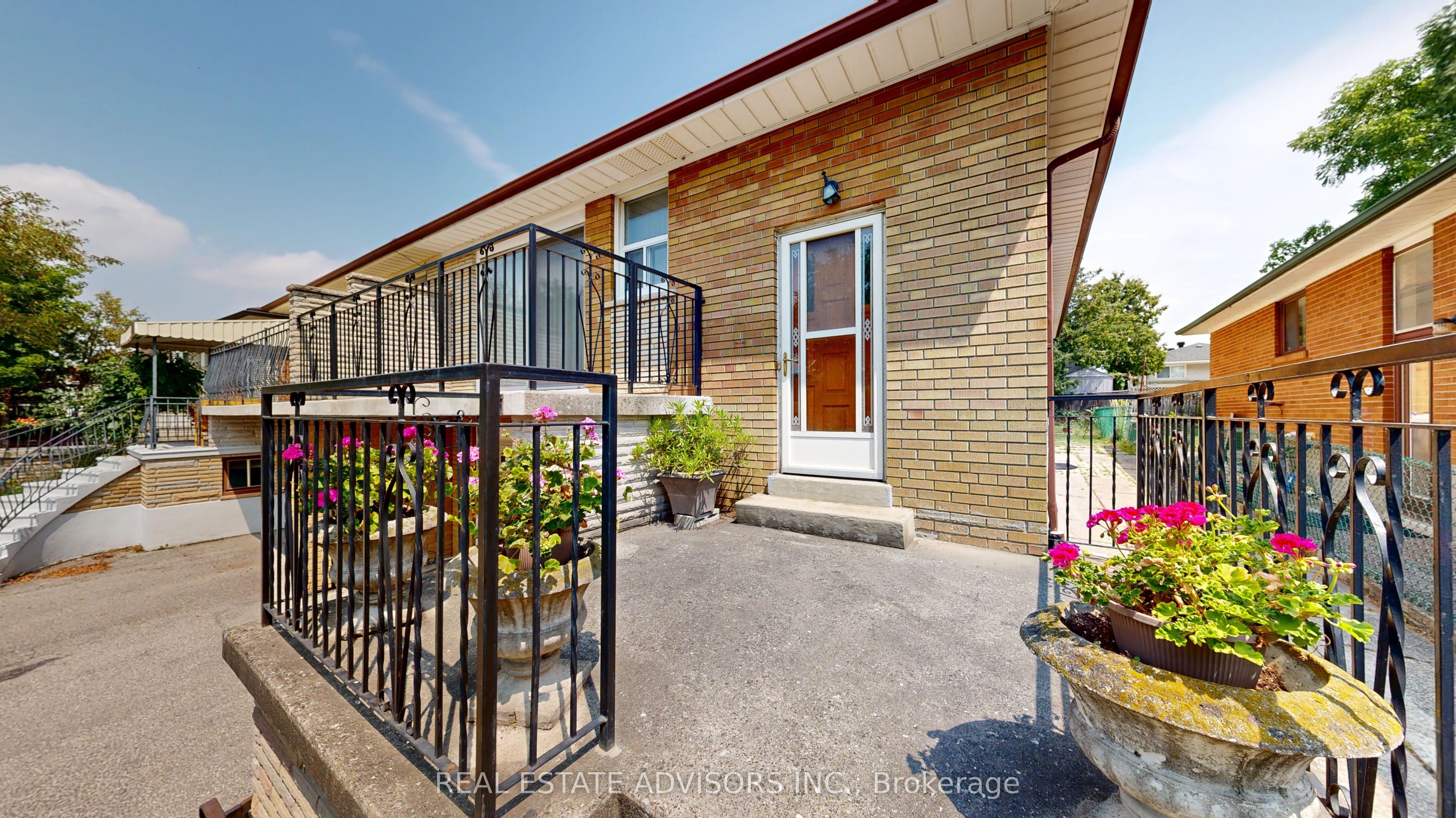 57 Hucknall Road, Toronto, ON M3J 1W1 photo 3