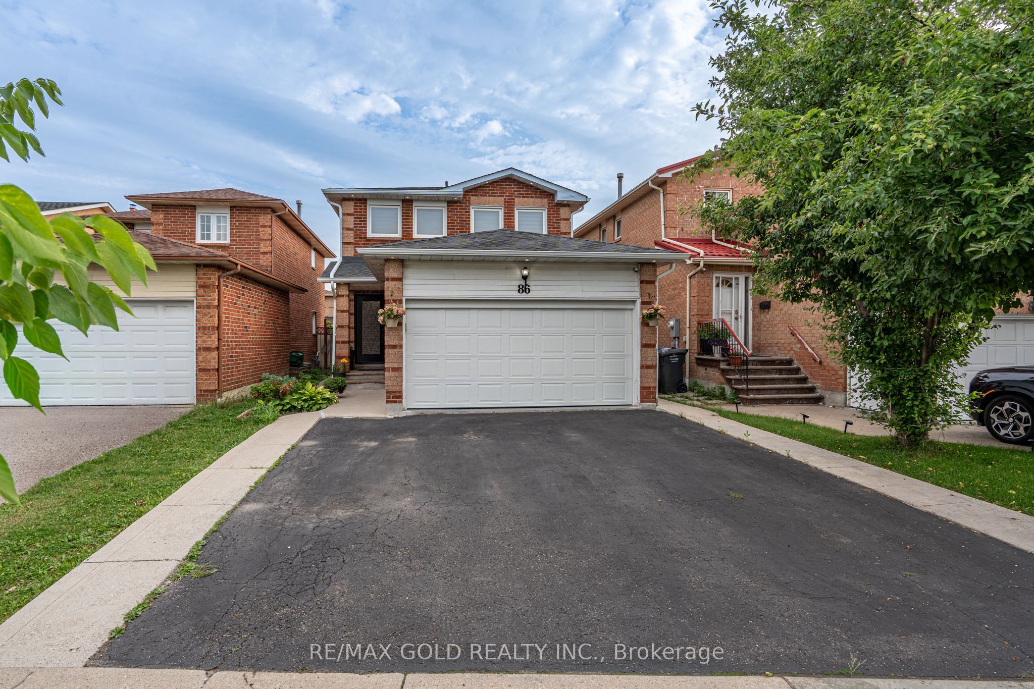 86 Whitehaven Drive, Brampton, ON L6Z 2R4 photo 2