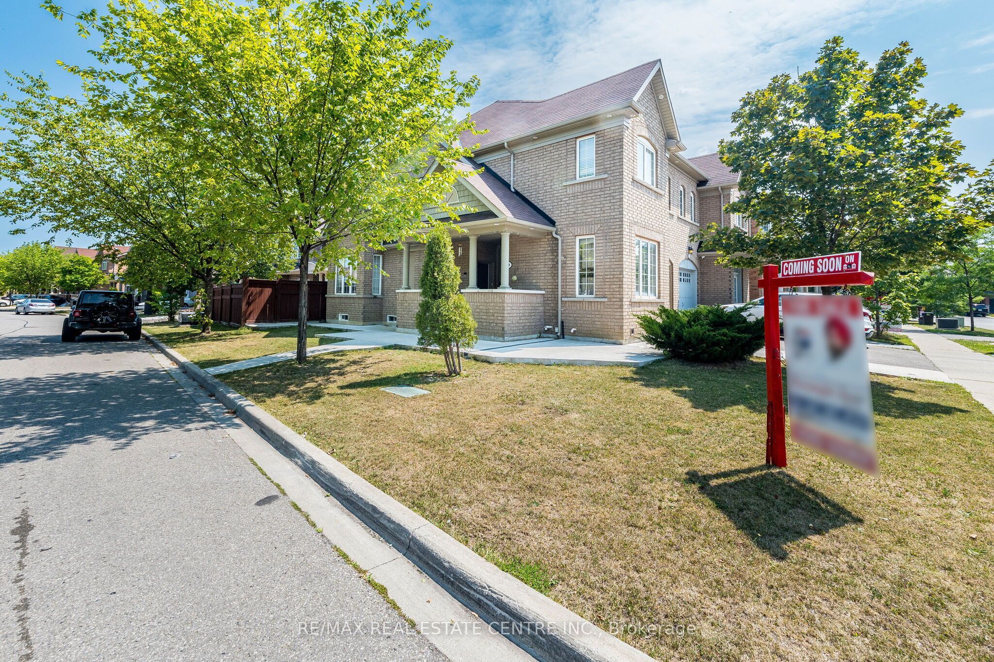 9 Loftsmoor Drive, Brampton, ON L6R 3R7 photo 2