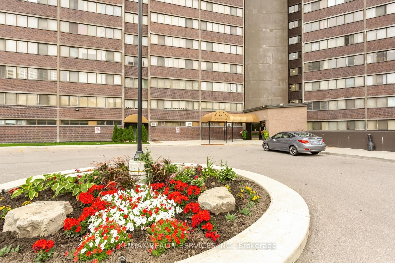 11 Wincott Drive 11, Toronto, ON M9R 2R9 photo 2
