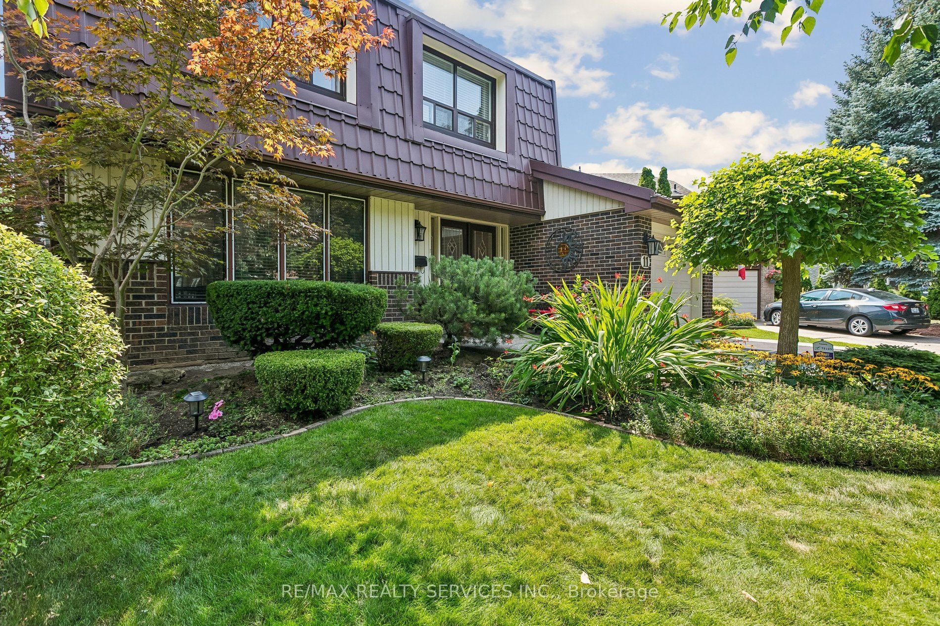 11 Longbourne Crescent, Brampton, ON L6S 2R8 photo 3
