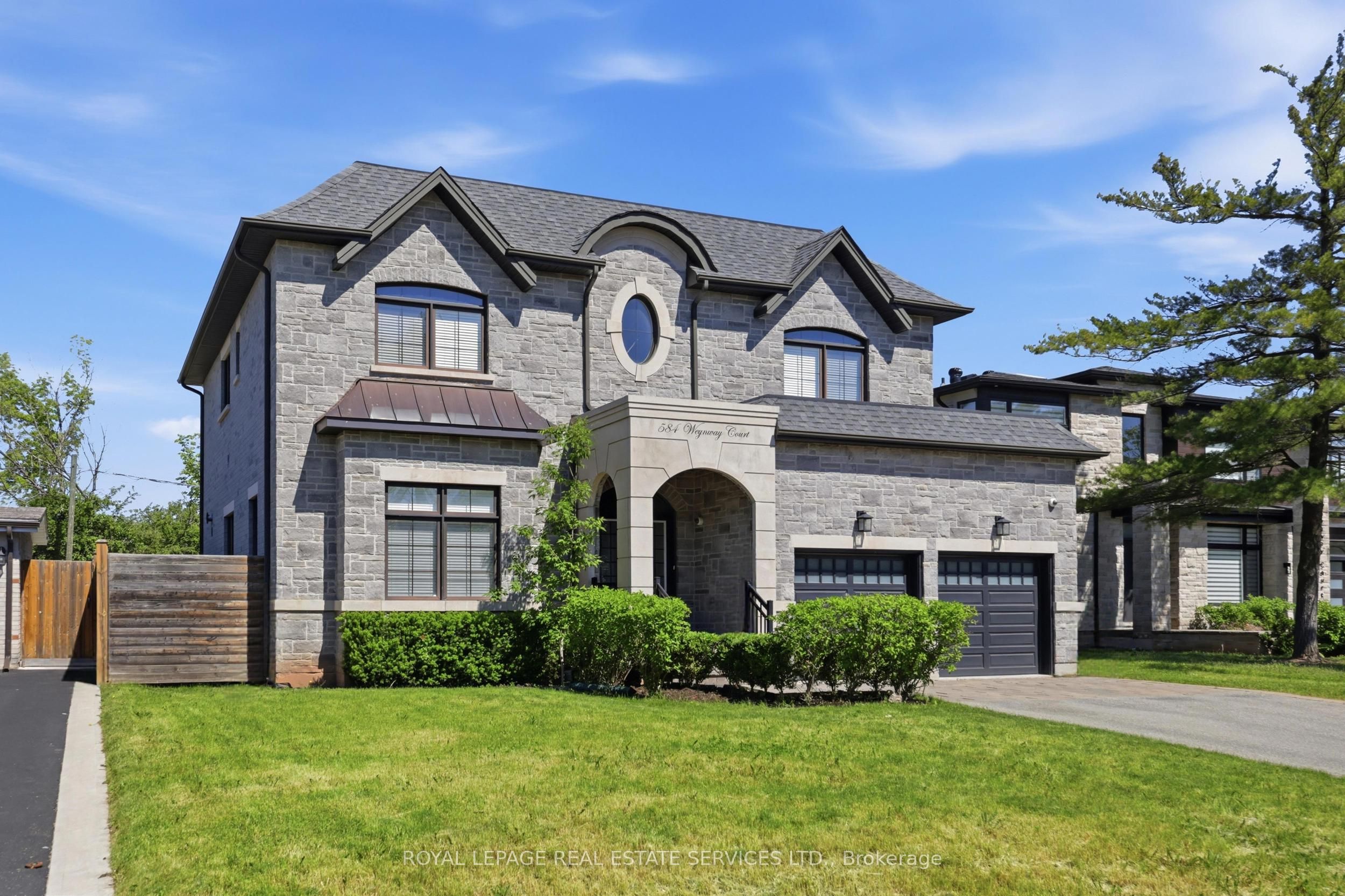 584 Weynway Court, Oakville, ON L6L 4G7