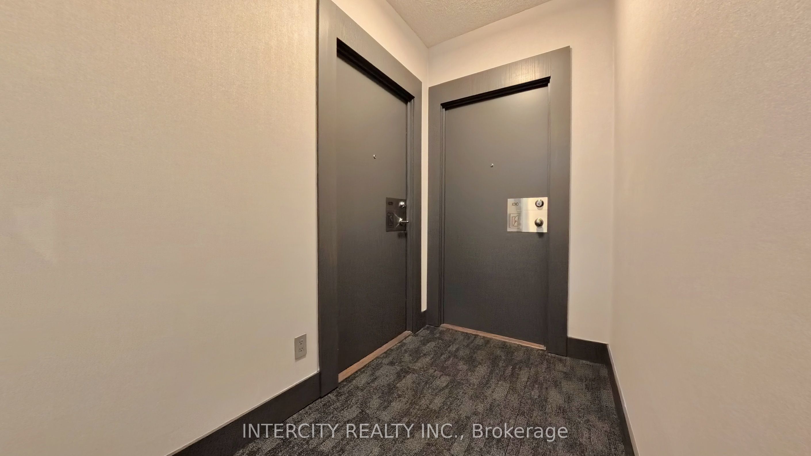 4070 Confederation Parkway 1009, Mississauga, ON L5B 0E9 photo 3