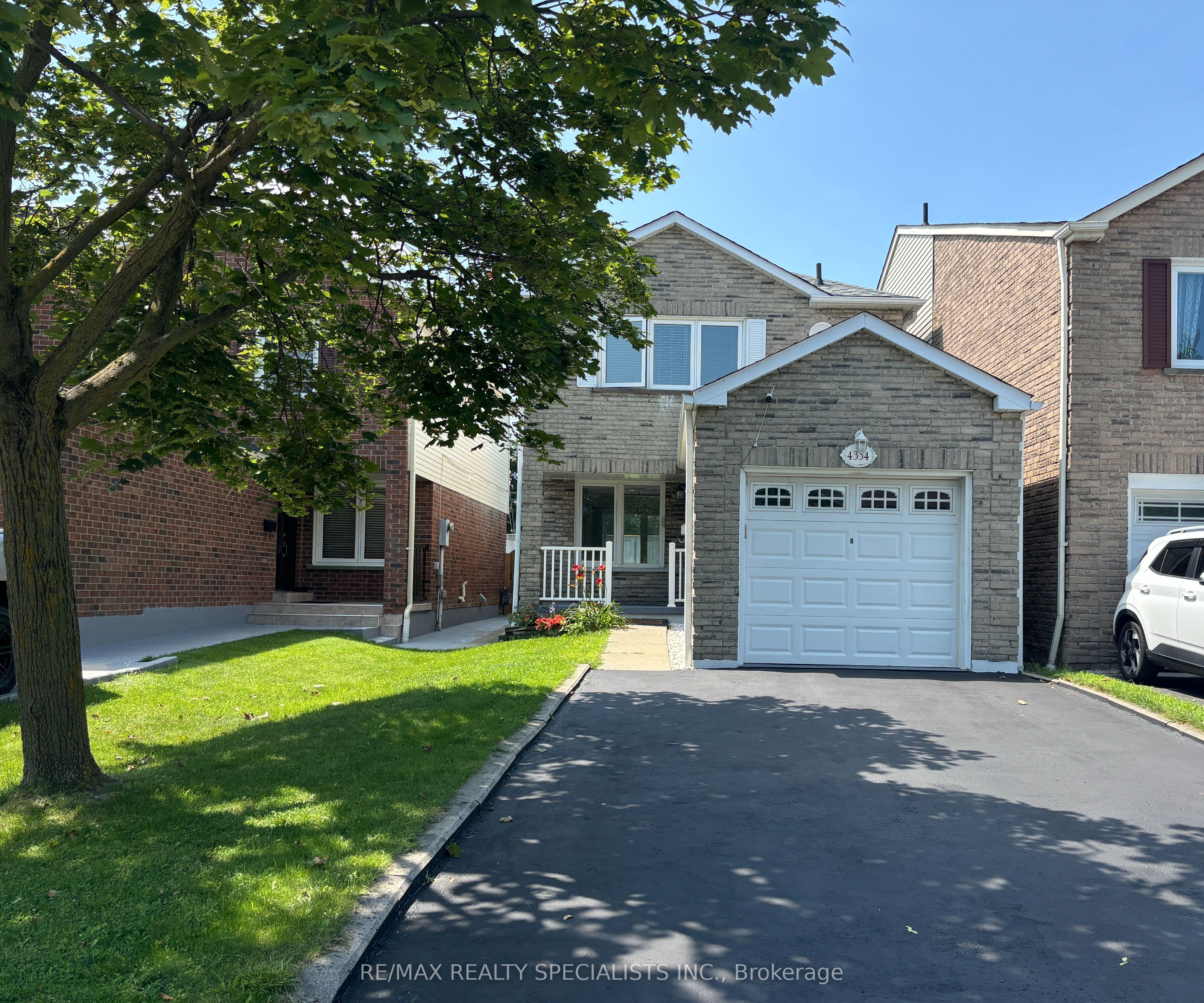 4334 Lee Drive, Mississauga, ON L4W 4A8