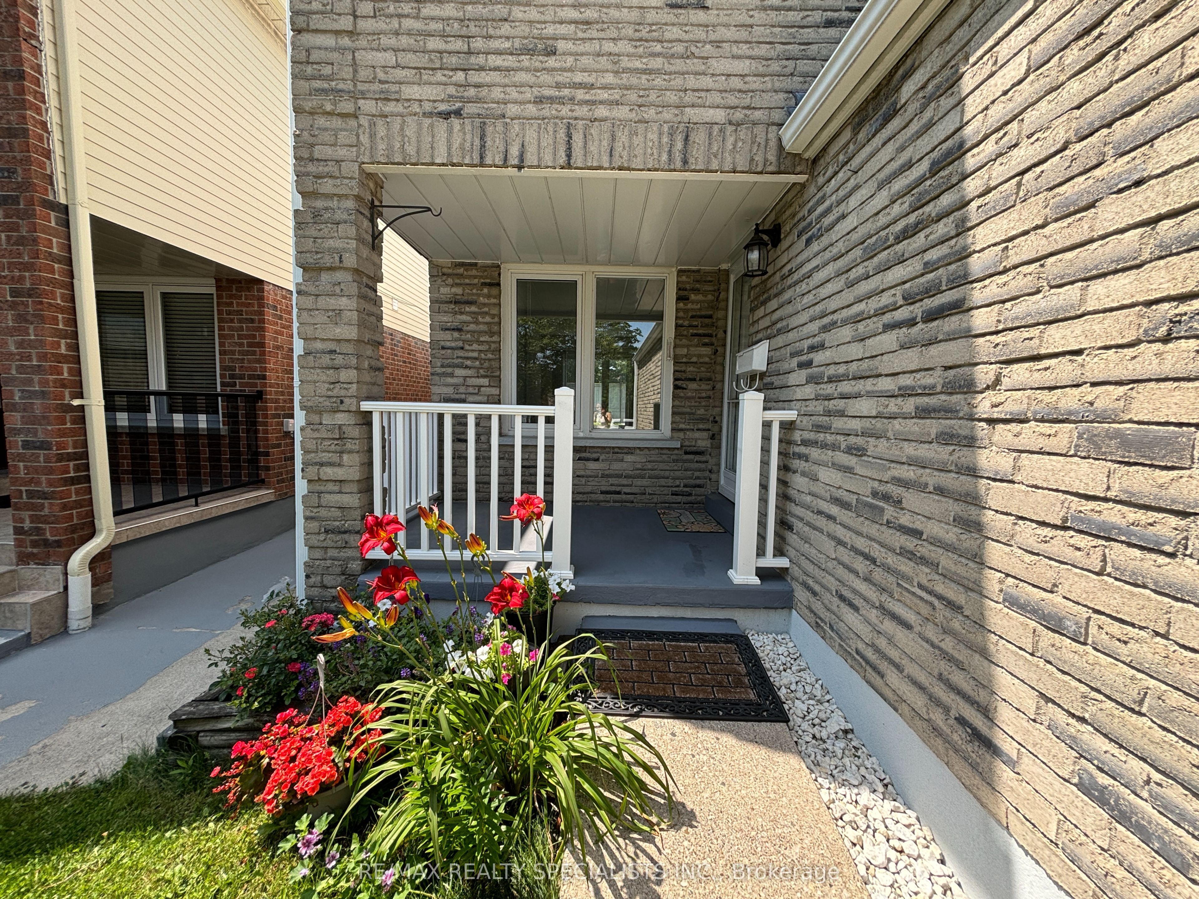 4334 Lee Drive, Mississauga, ON L4W 4A8 photo 3