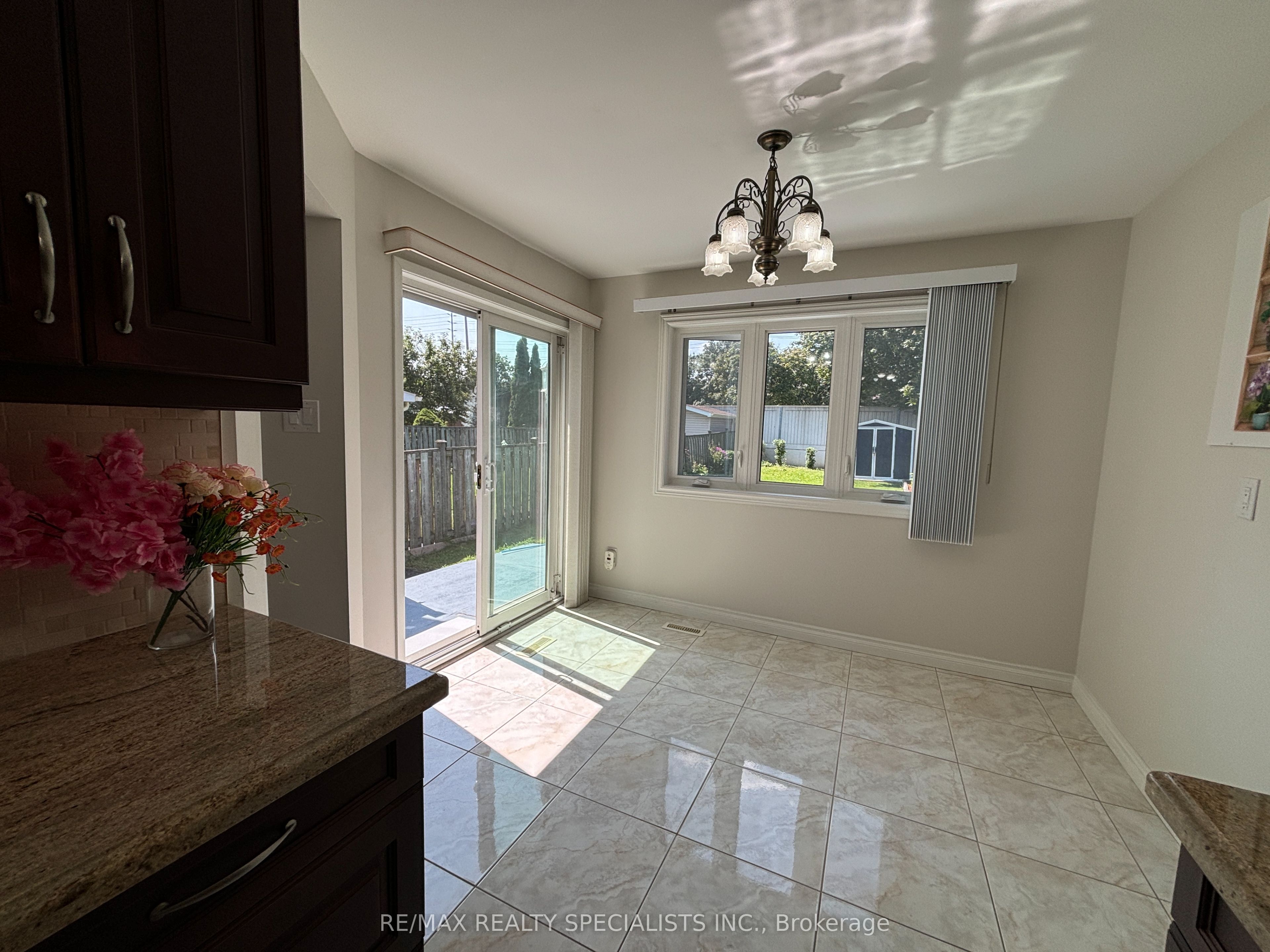 4334 Lee Drive, Mississauga, ON L4W 4A8 photo 5