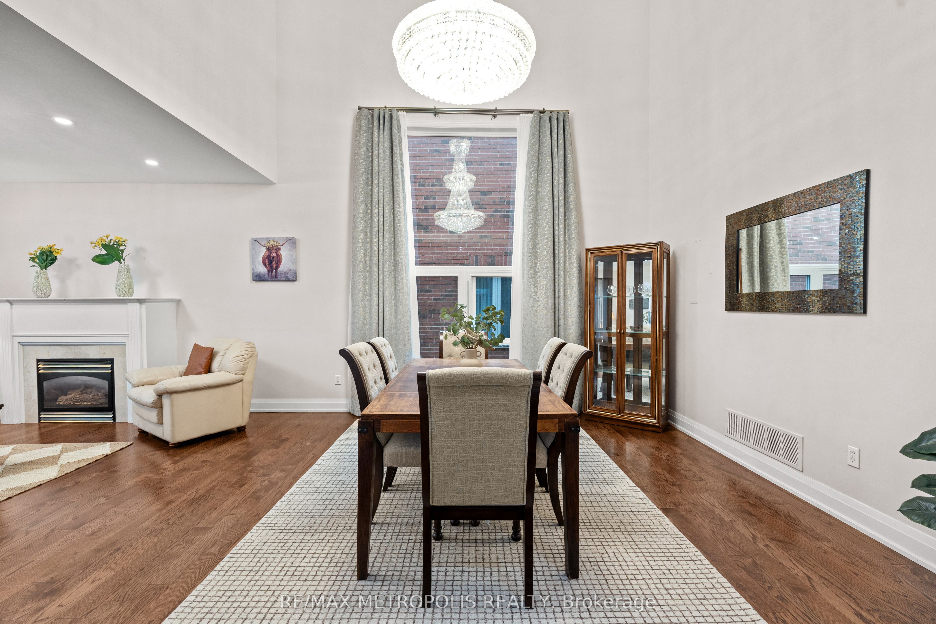 552 Feathergrass Crescent Main & Upper, Mississauga, ON L4Z 3Y5