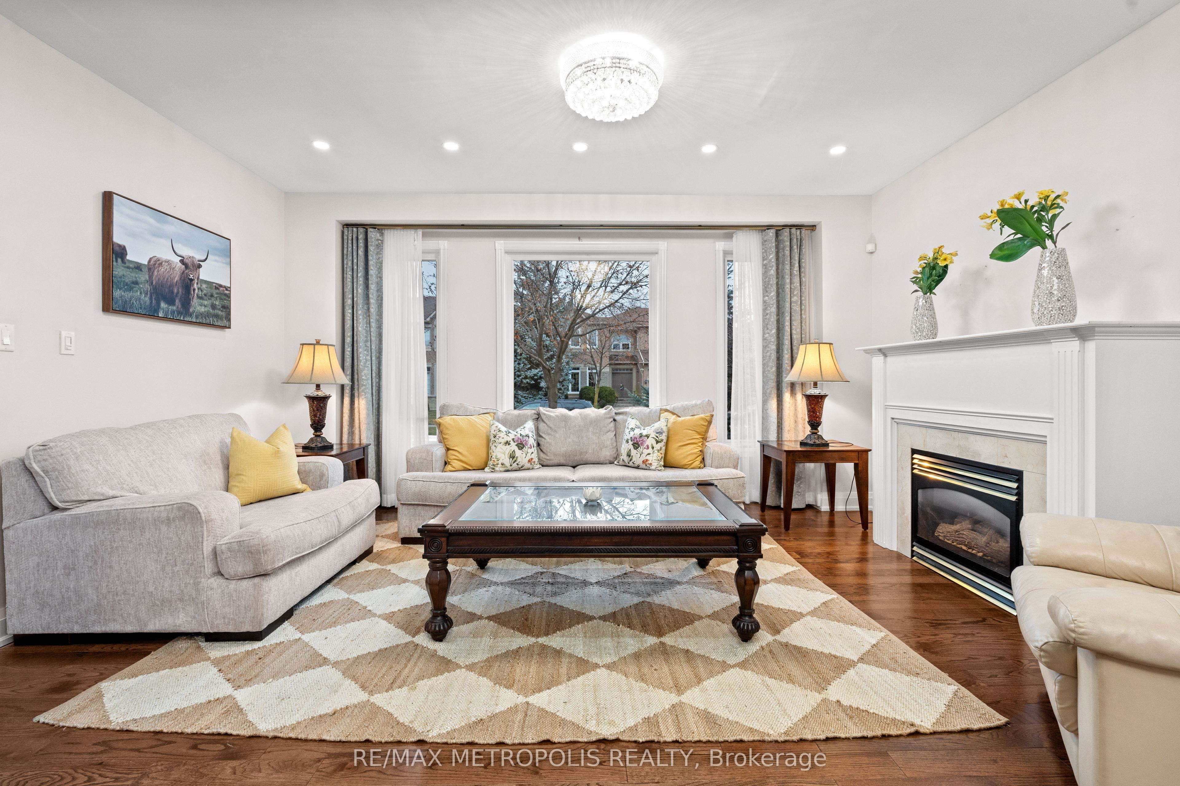 552 Feathergrass Crescent Main & Upper, Mississauga, ON L4Z 3Y5 photo 2