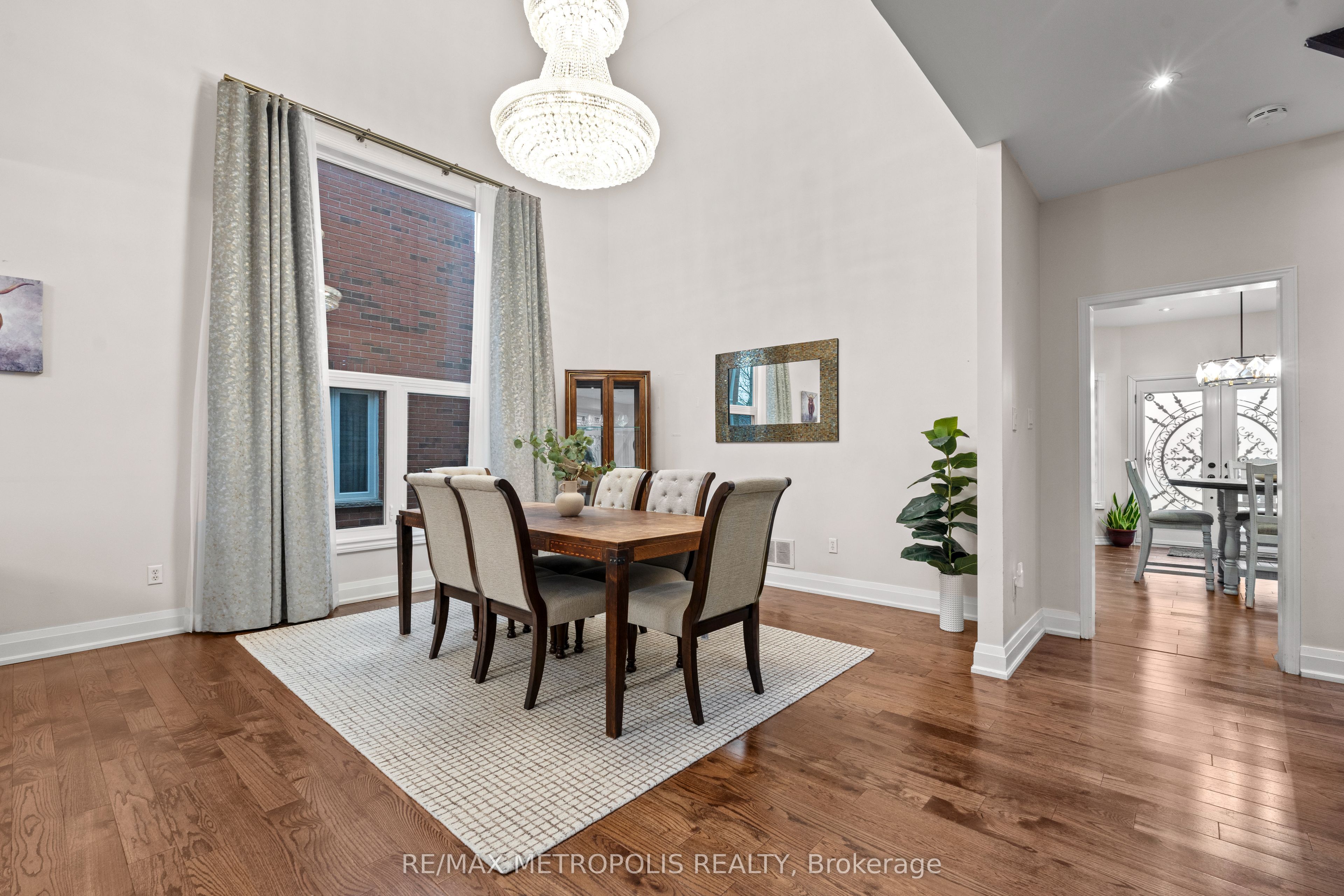 552 Feathergrass Crescent Main & Upper, Mississauga, ON L4Z 3Y5 photo 4