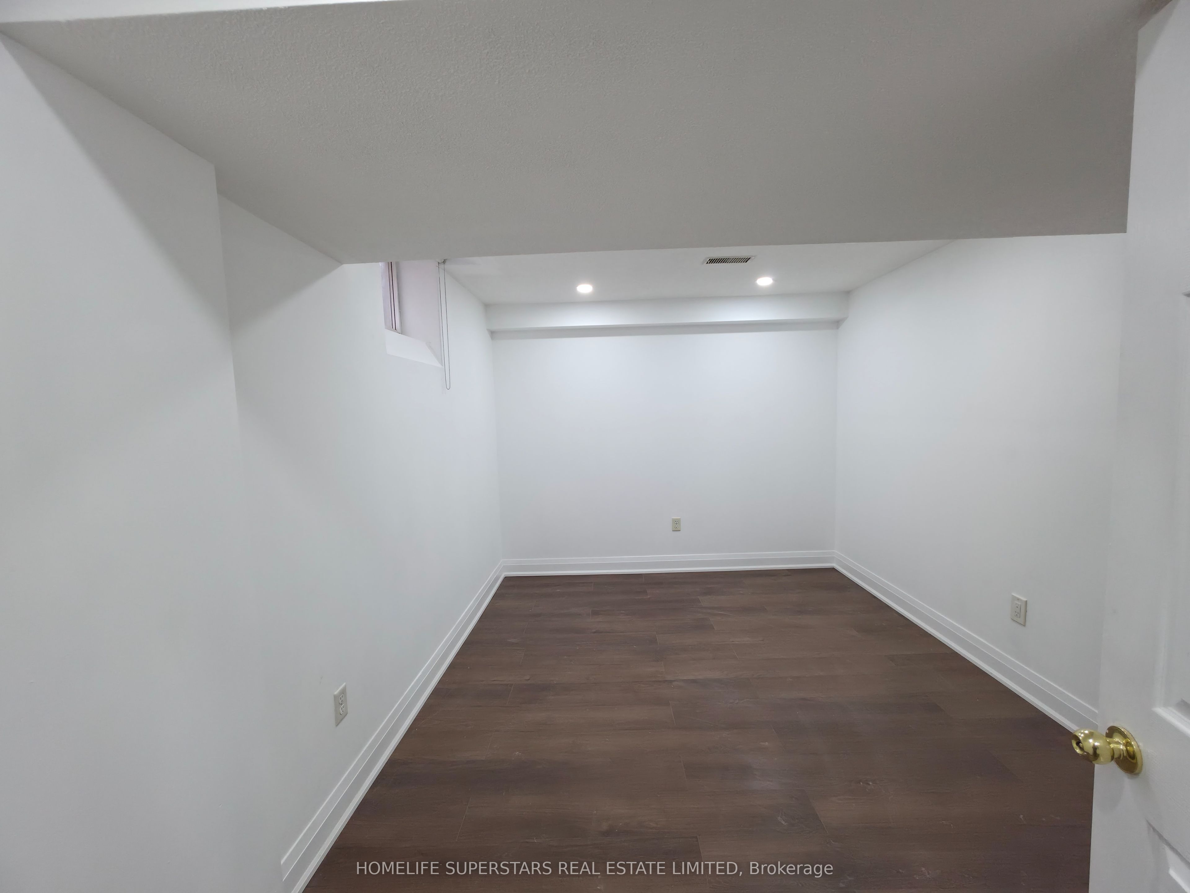 5 Big Moe Crescent Basement, Brampton, ON L6P 1K2 photo 4
