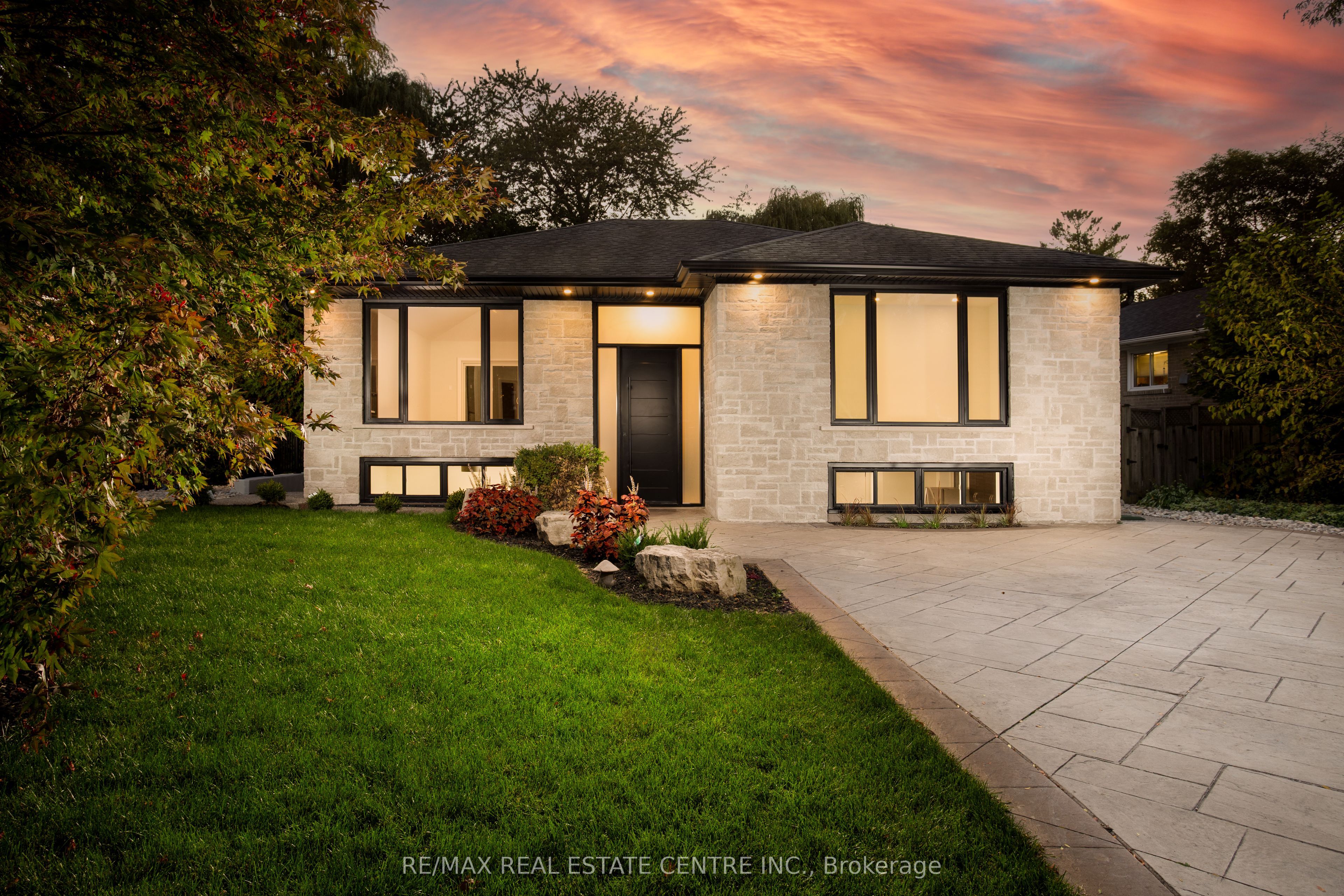 446 Willis Drive, Oakville, ON L6L 4V5 photo 2
