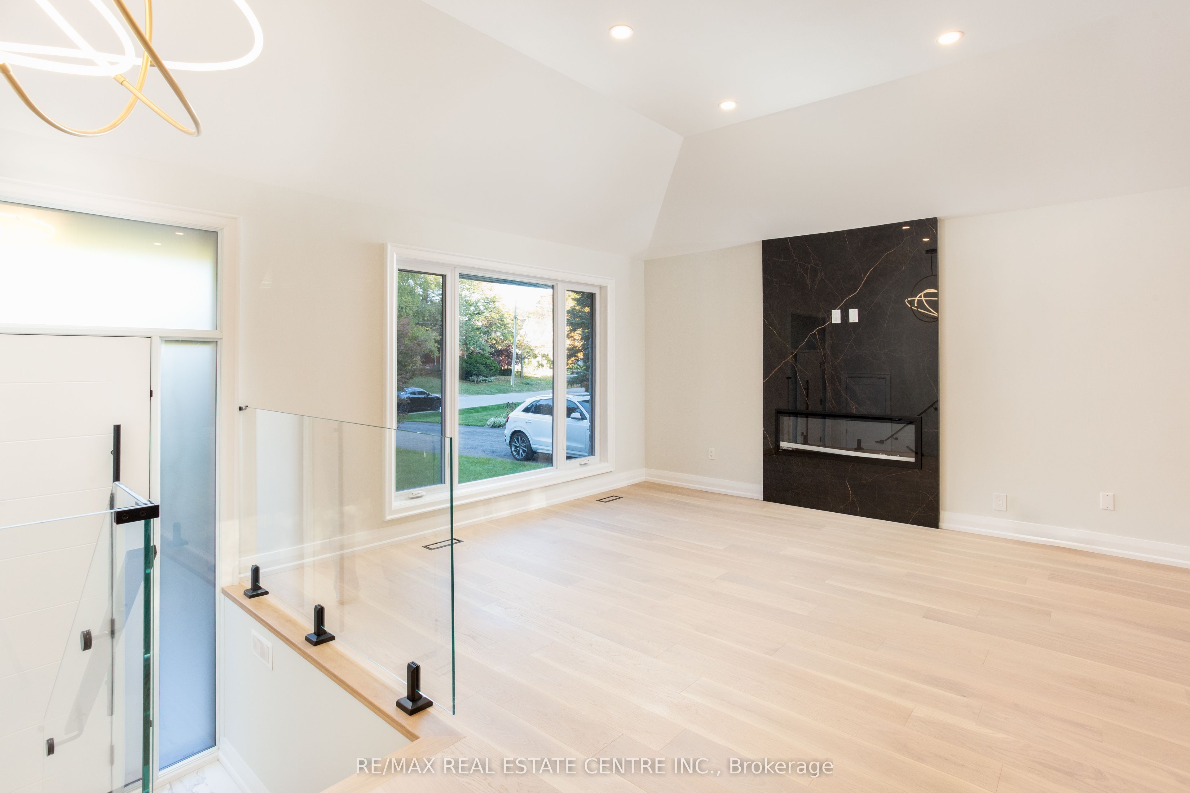 446 Willis Drive, Oakville, ON L6L 4V5 photo 4