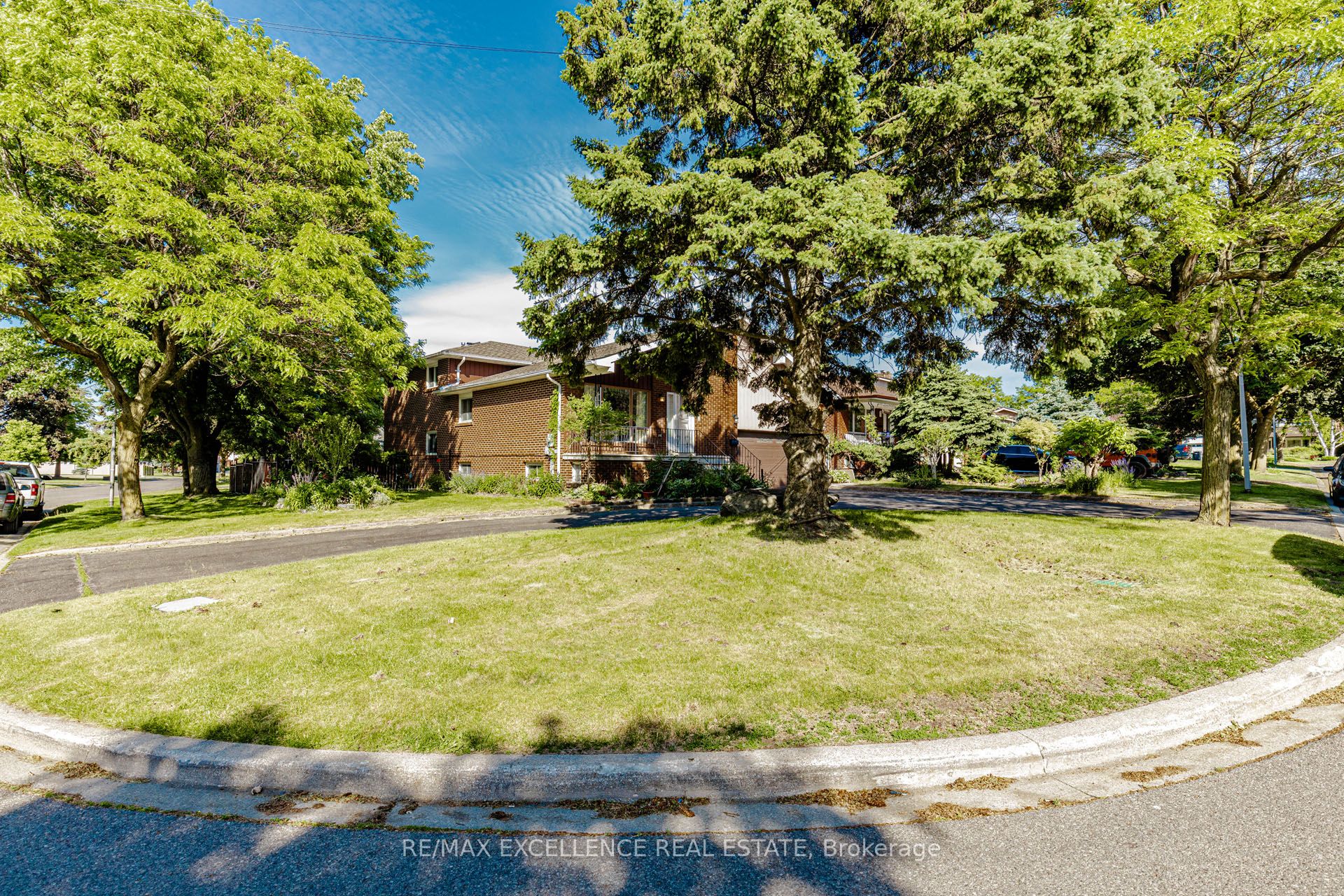 15 Maidstone Crescent, Brampton, ON L6S 2Z4 photo 2