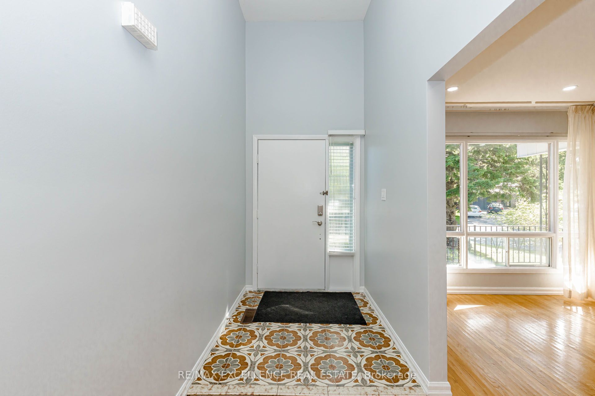 15 Maidstone Crescent, Brampton, ON L6S 2Z4 photo 3