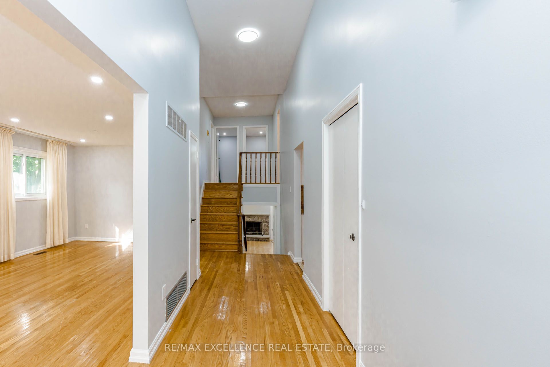 15 Maidstone Crescent, Brampton, ON L6S 2Z4 photo 4