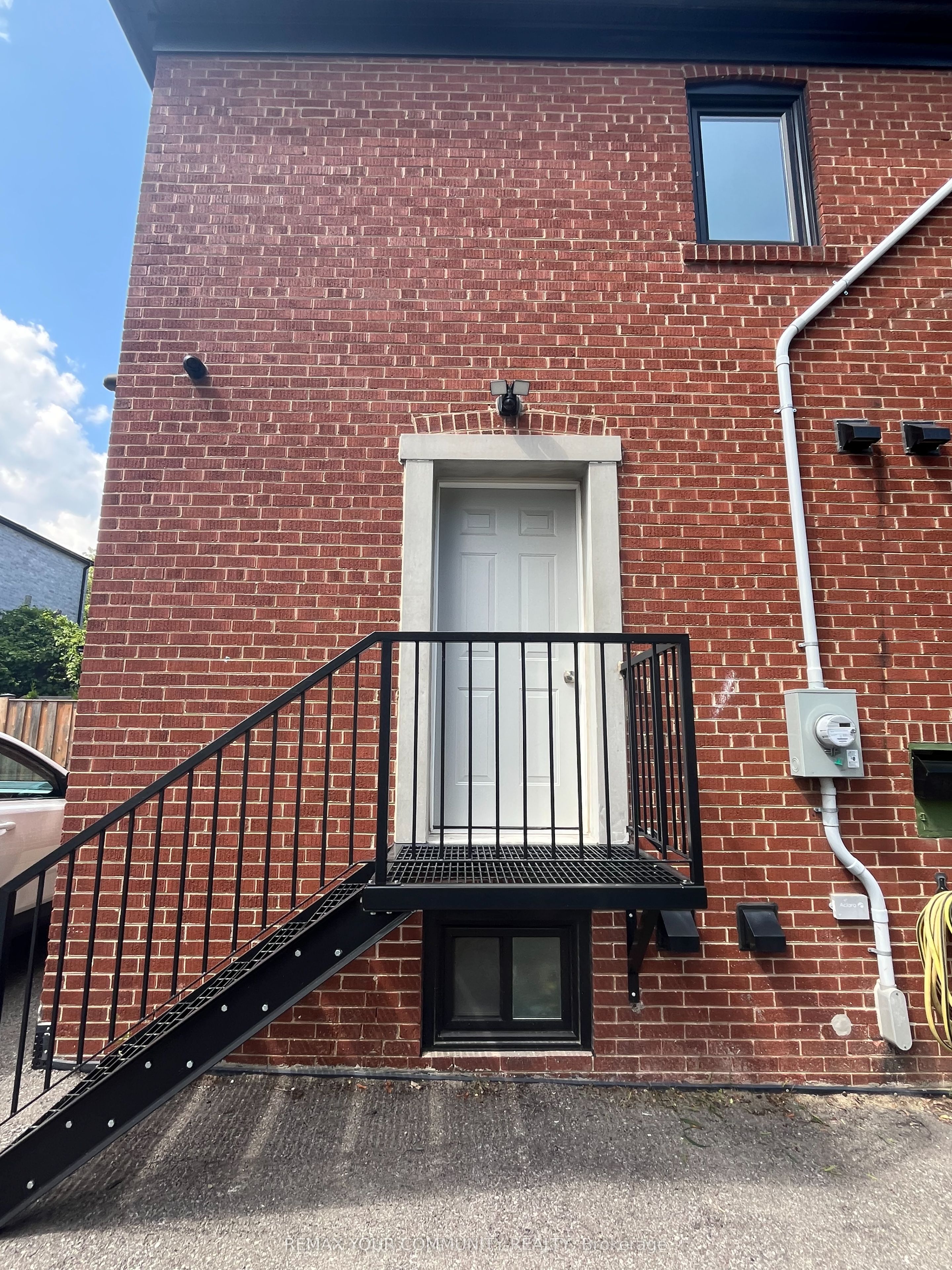 2 Harold Street MAIN, Toronto, ON M8Z 3R3