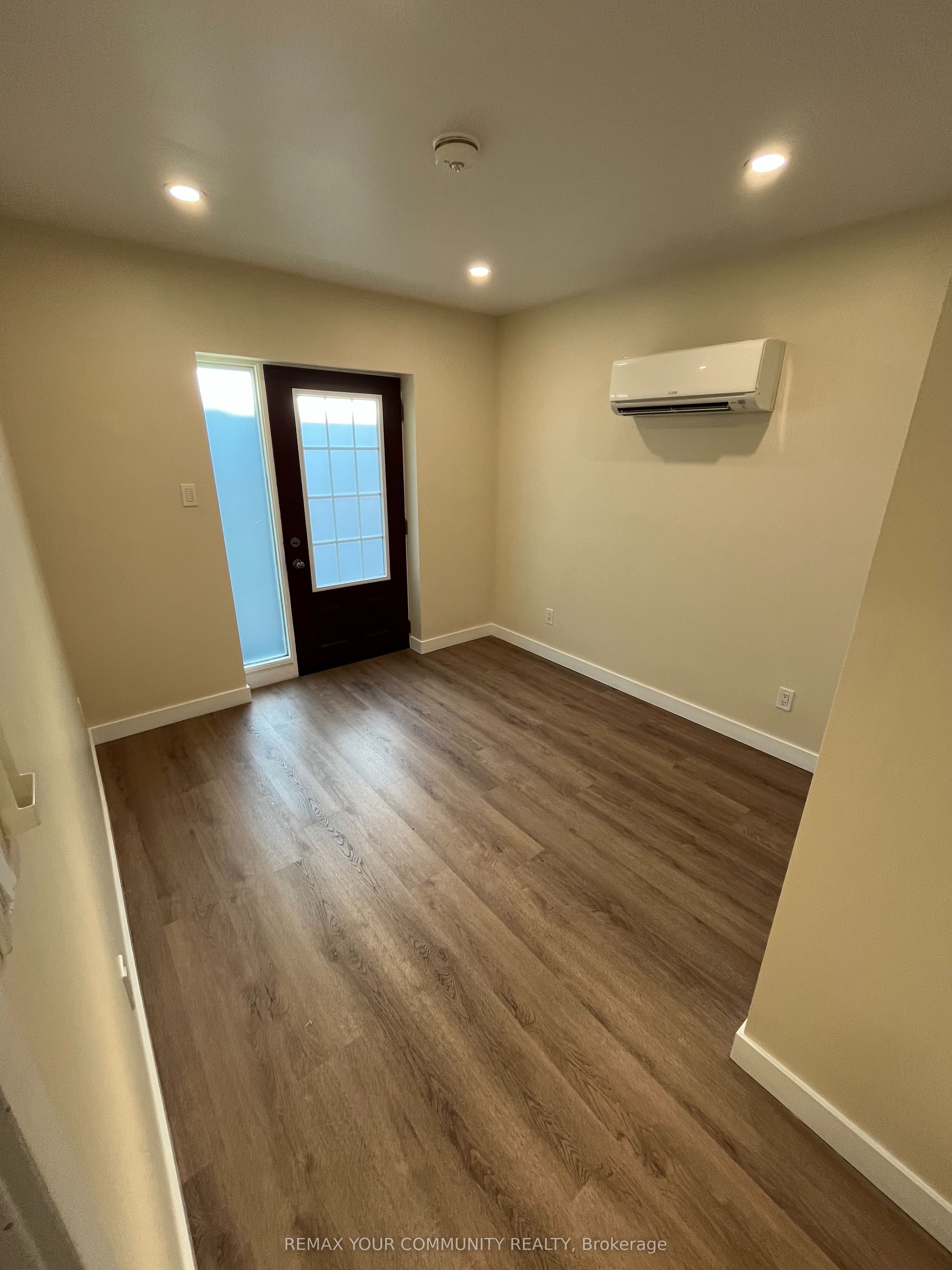 2 Harold Street MAIN, Toronto, ON M8Z 3R3 photo 3