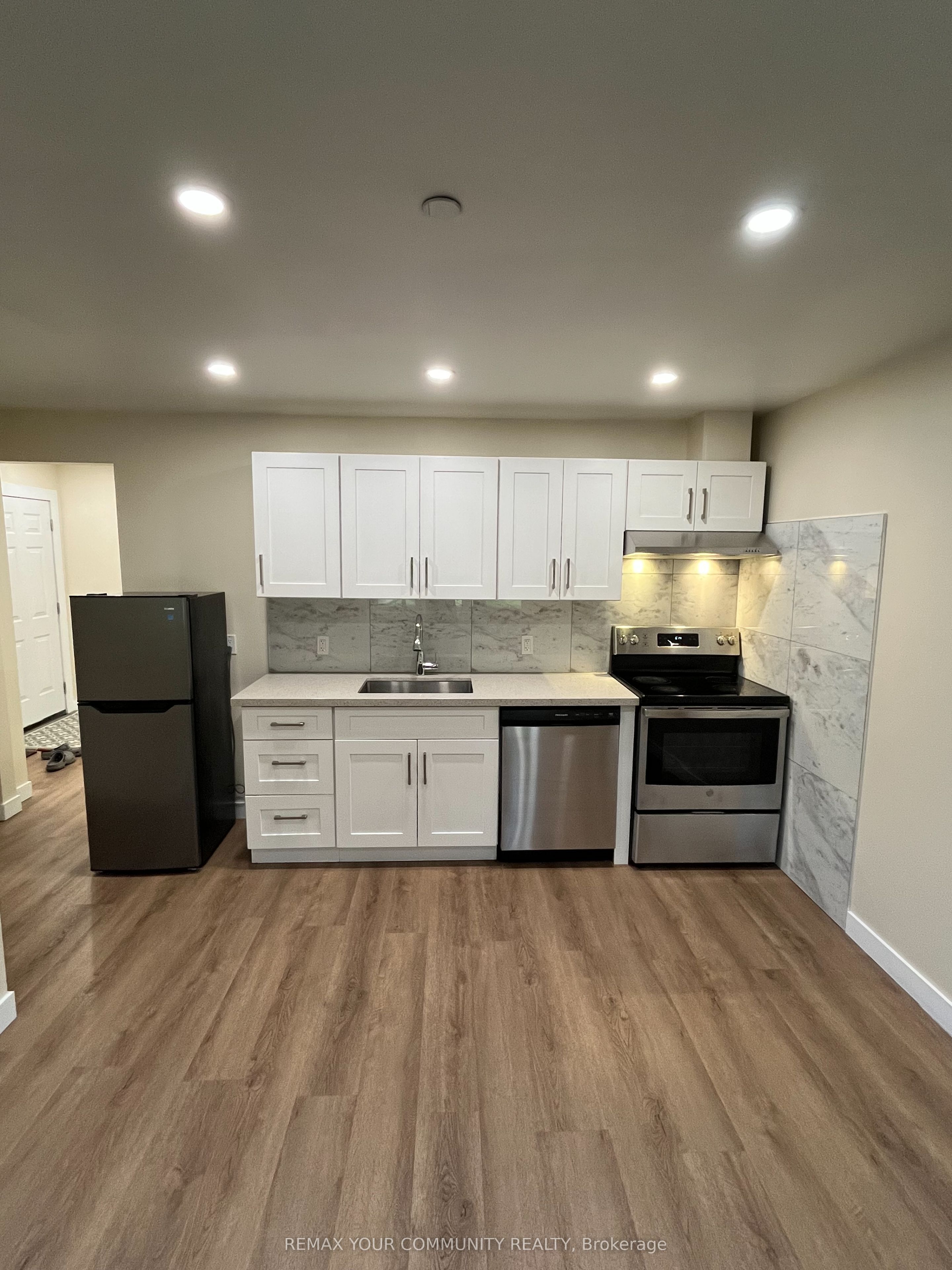 2 Harold Street MAIN, Toronto, ON M8Z 3R3 photo 4