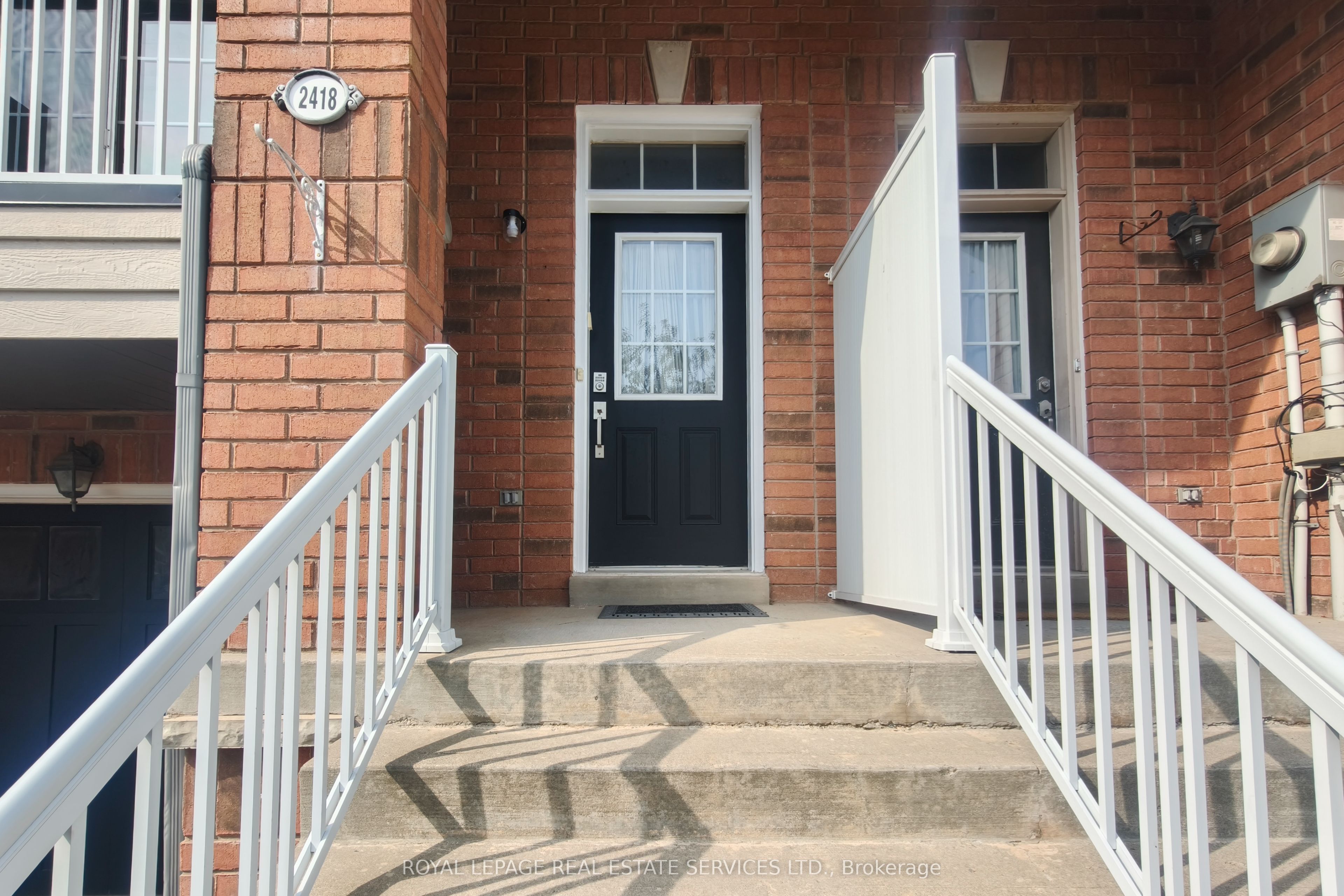 2418 Adamvale Crescent, Oakville, ON L6M 0E1 photo 2