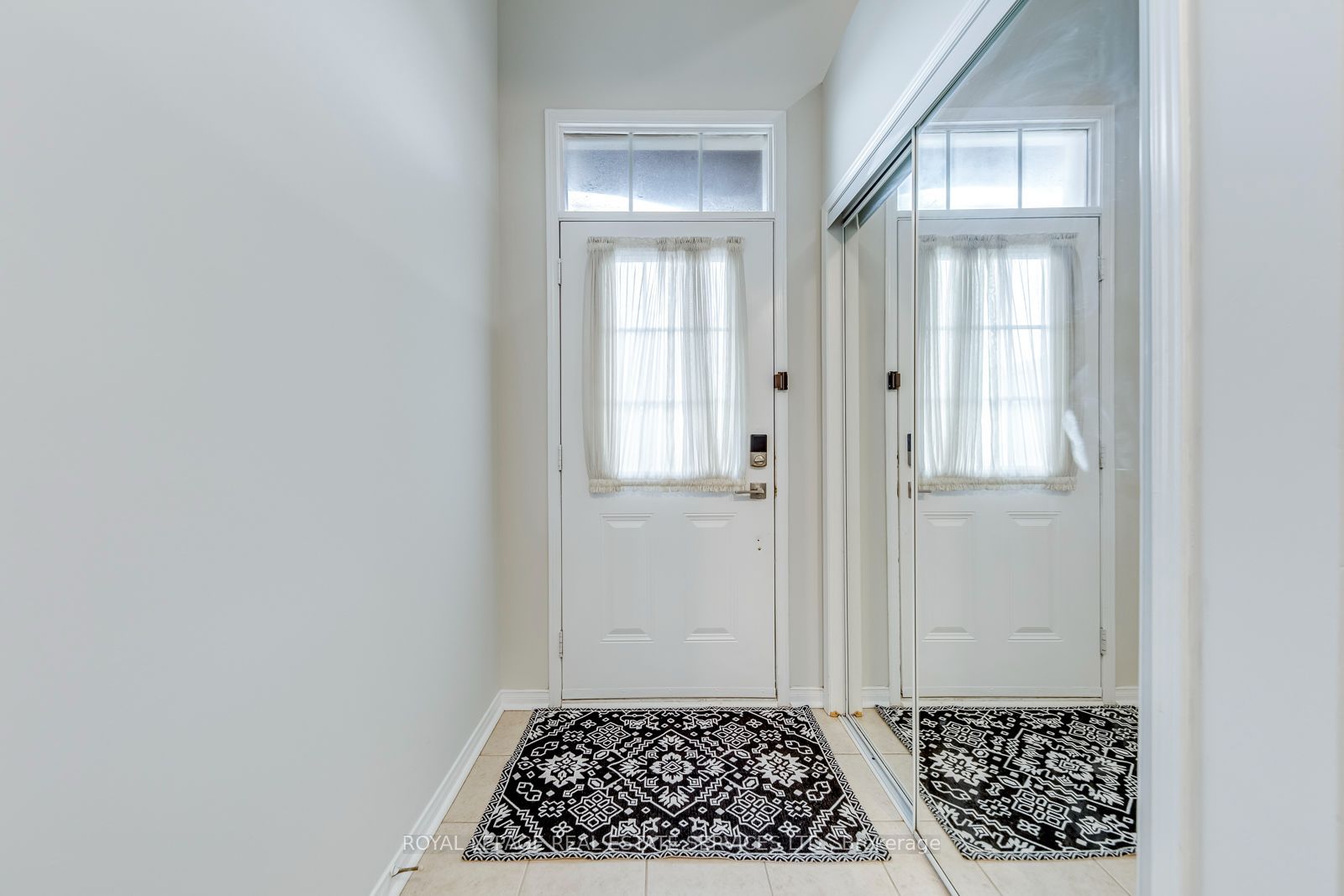 2418 Adamvale Crescent, Oakville, ON L6M 0E1 photo 3