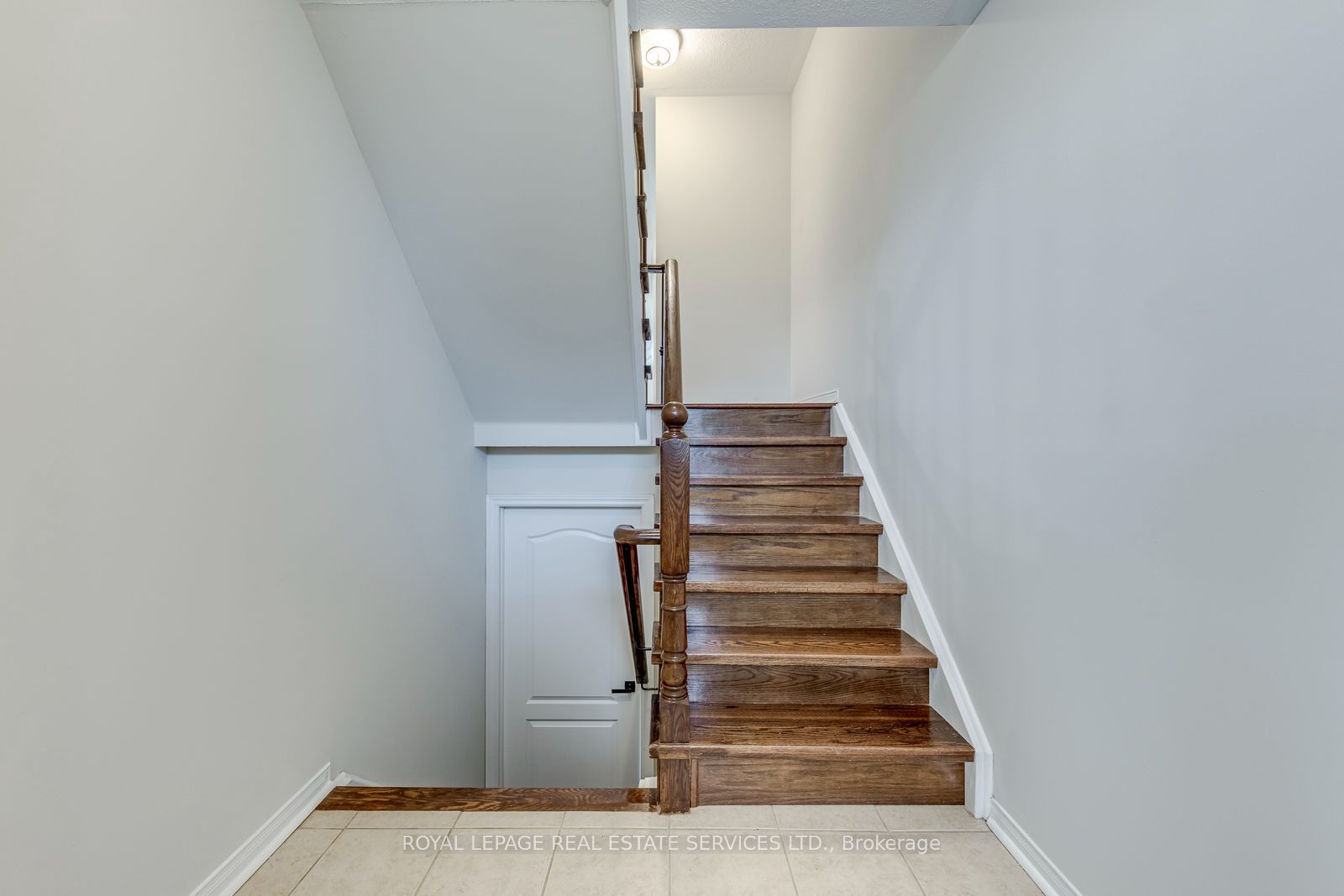 2418 Adamvale Crescent, Oakville, ON L6M 0E1 photo 4
