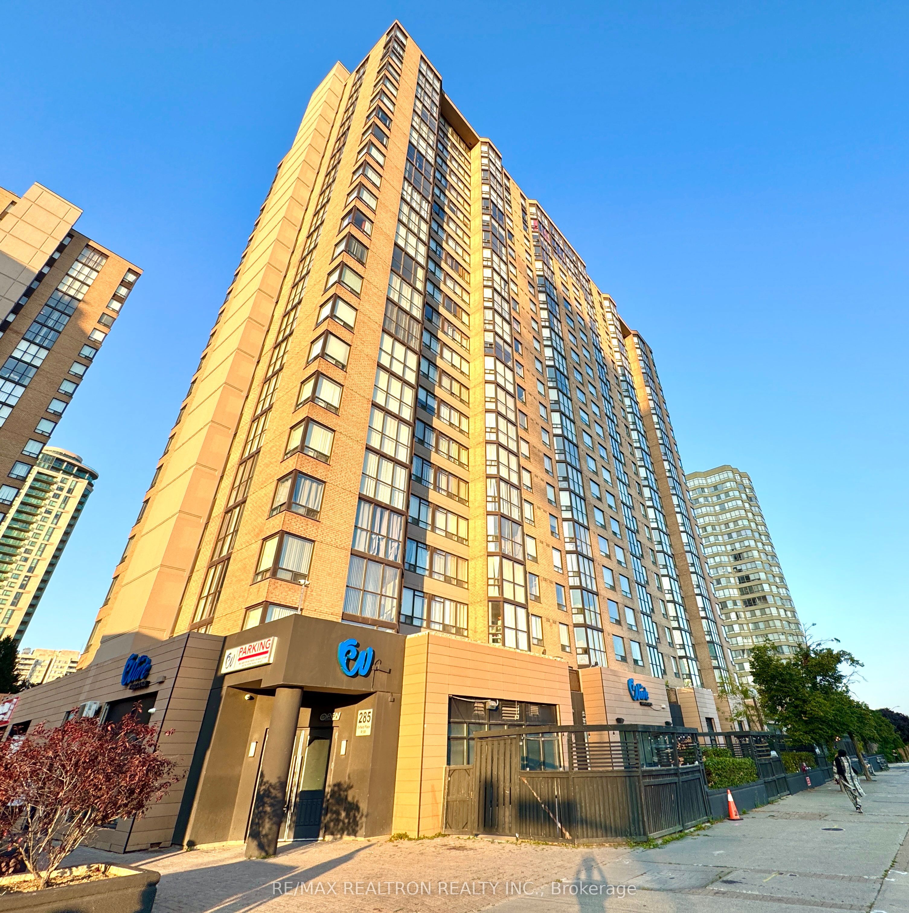 285 Enfield Place 1412, Mississauga, ON L5B 3Y6