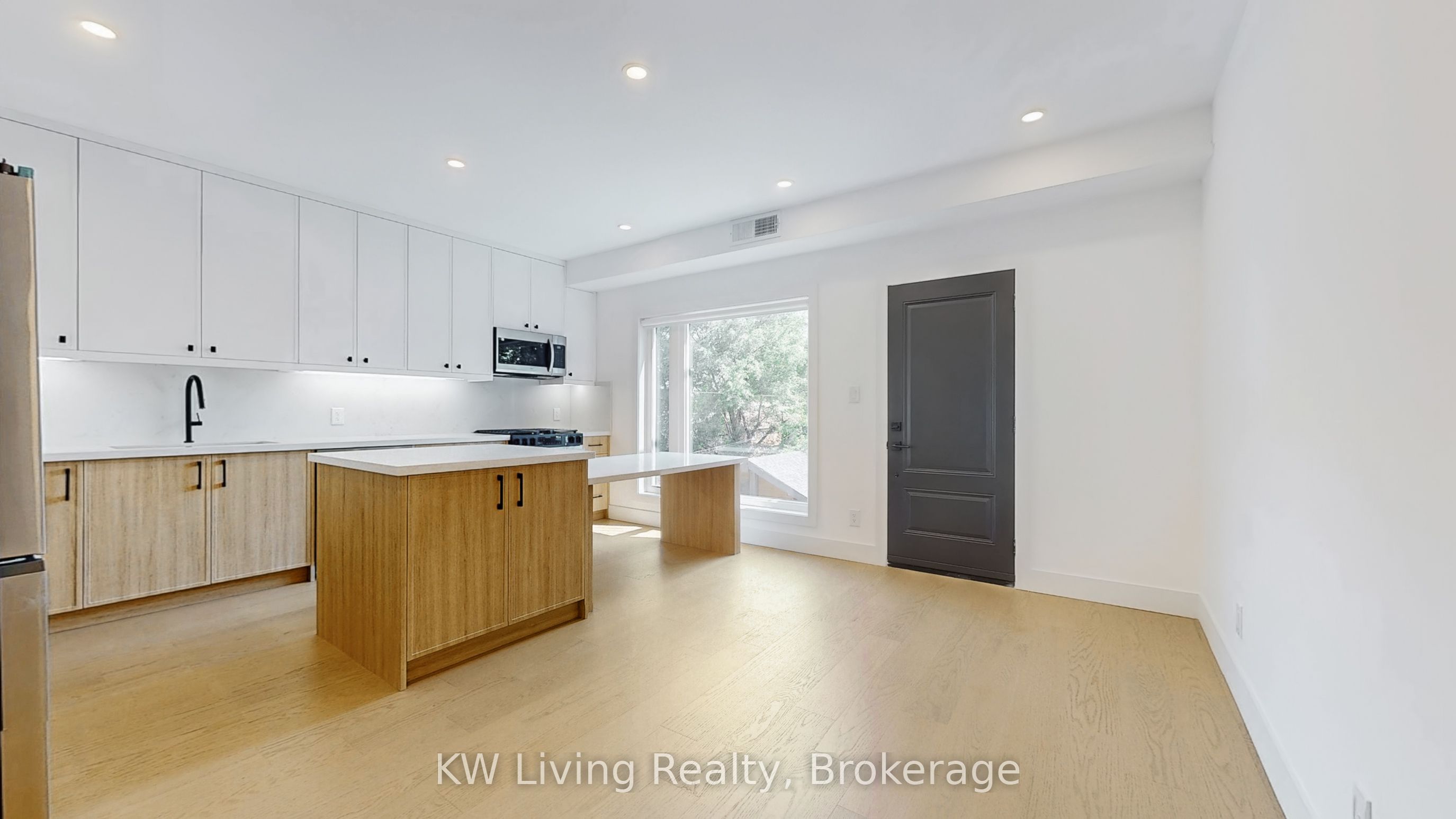 33 Kirknewton Road 201, Toronto, ON M6E 3X9 photo 3