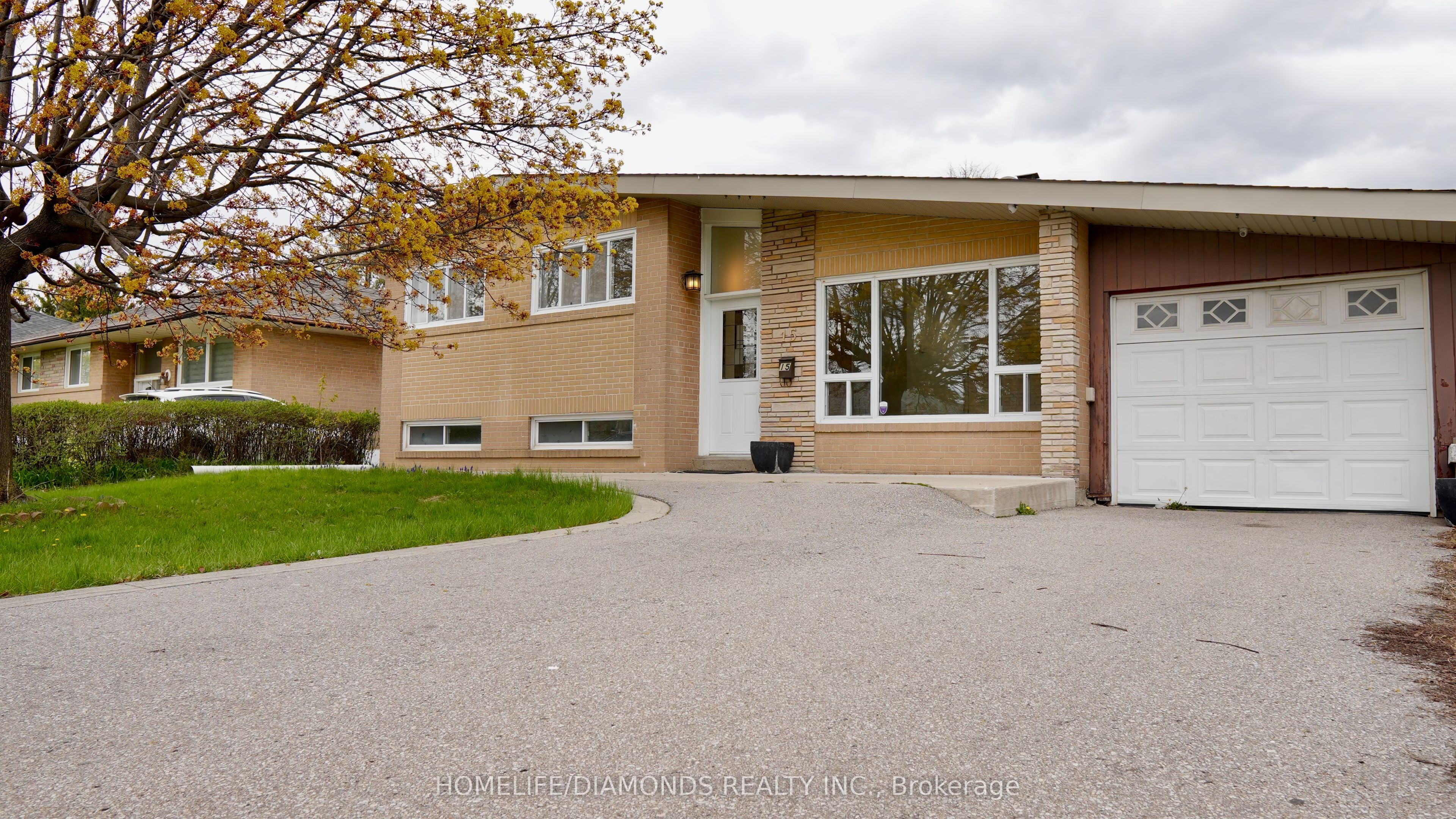 15 ATHLONE Avenue, Brampton, ON L6T 2N5