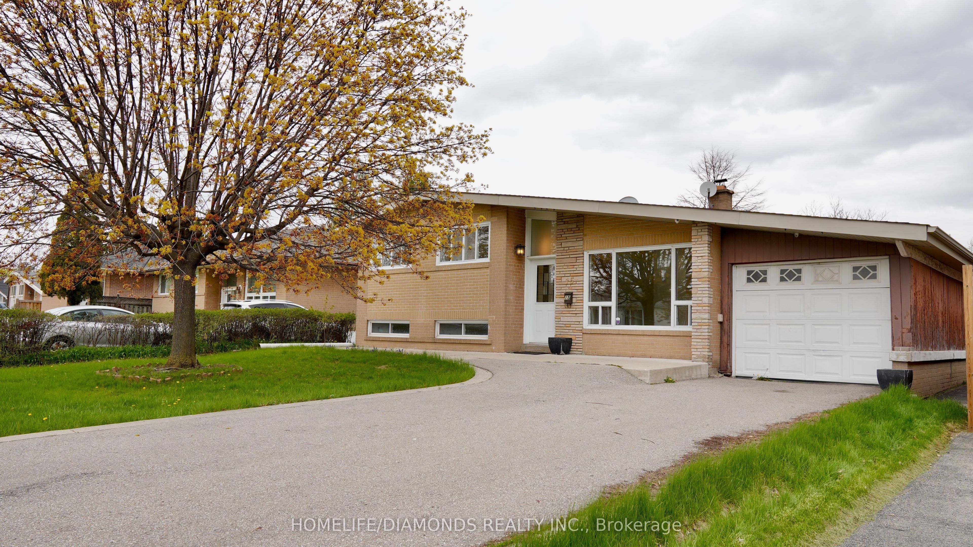 15 ATHLONE Avenue, Brampton, ON L6T 2N5 photo 2