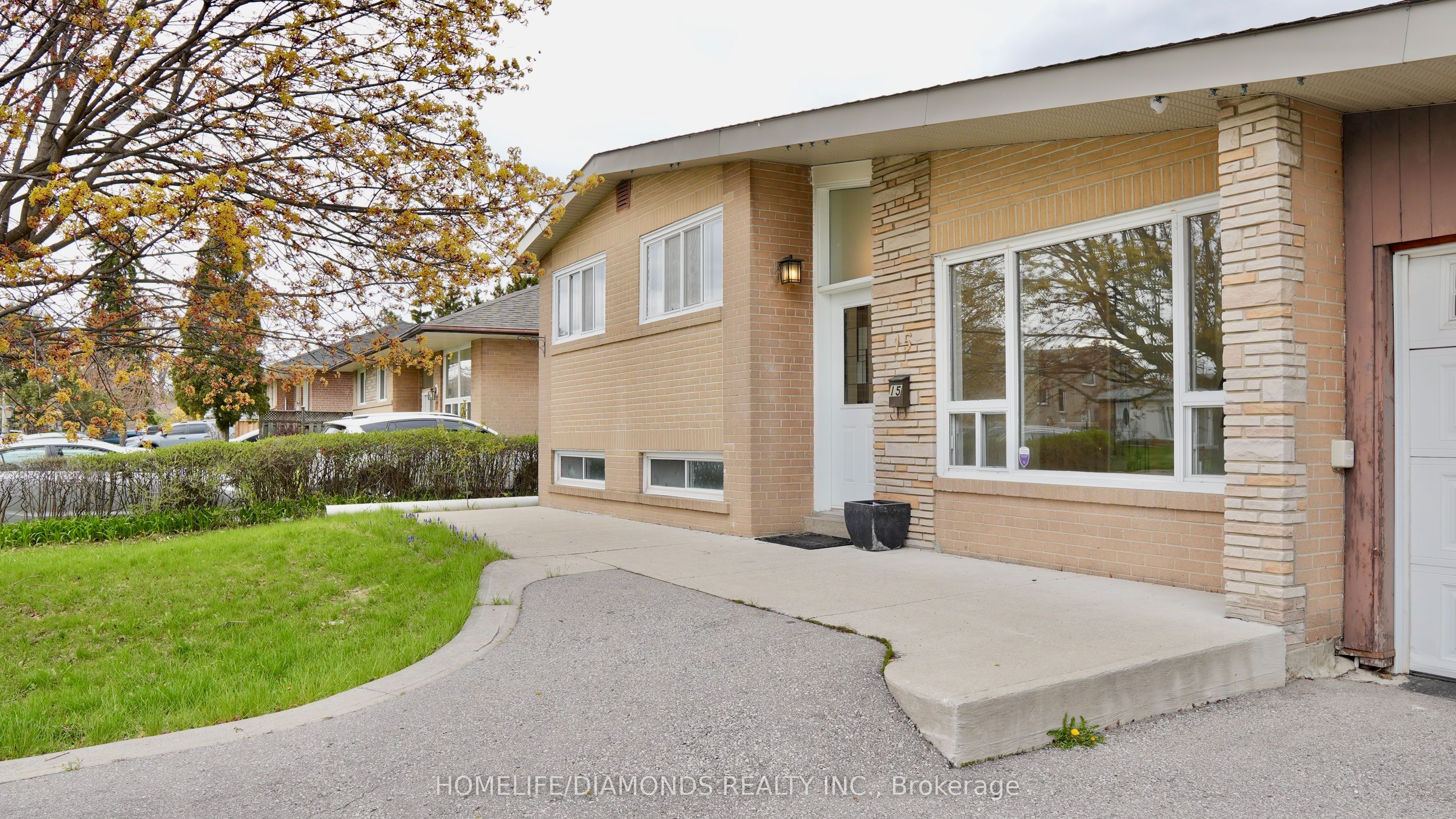 15 ATHLONE Avenue, Brampton, ON L6T 2N5 photo 3