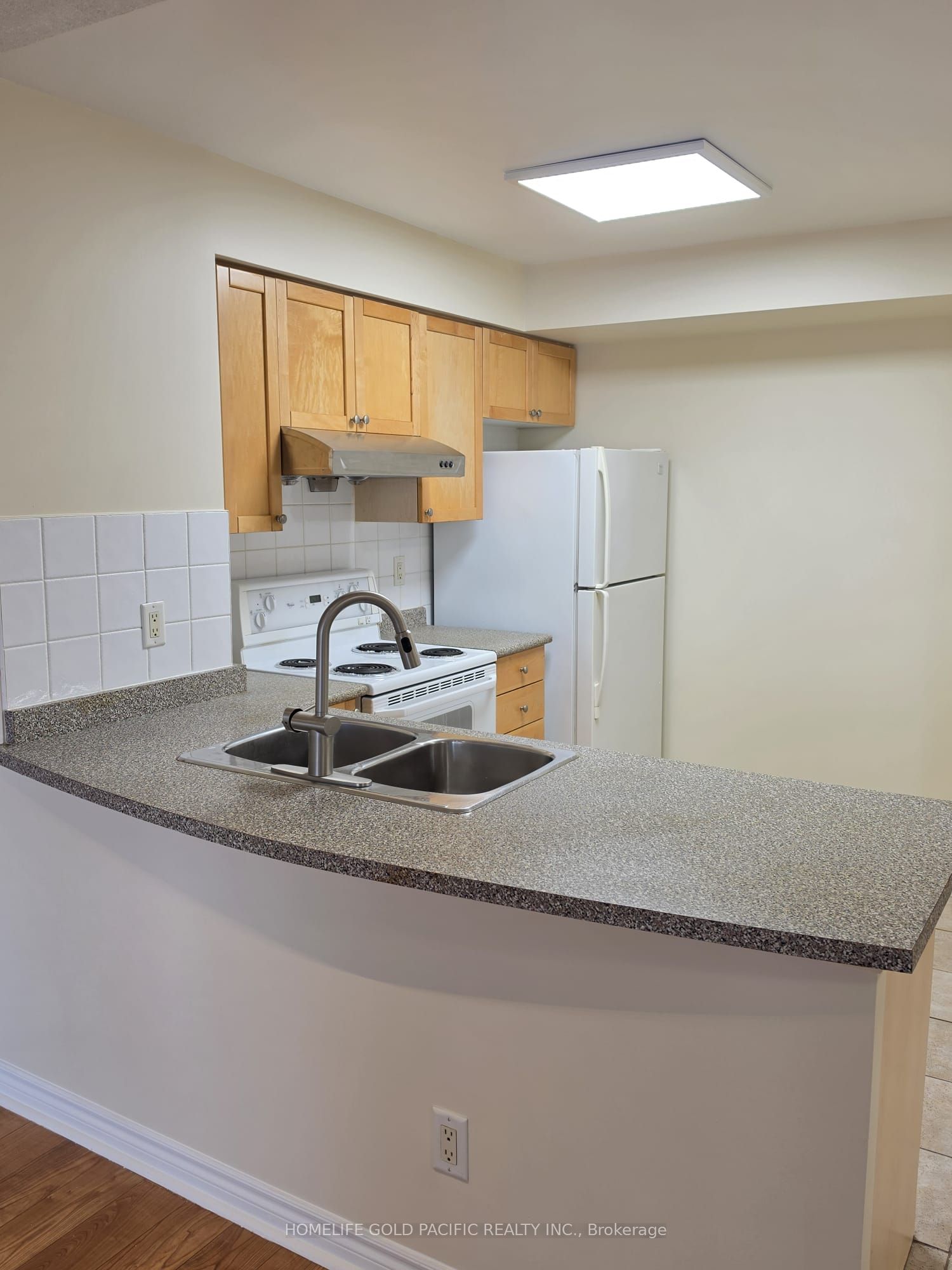 25 Kingsbridge Garden Circle 2122, Mississauga, ON L5R 4B1 photo 2