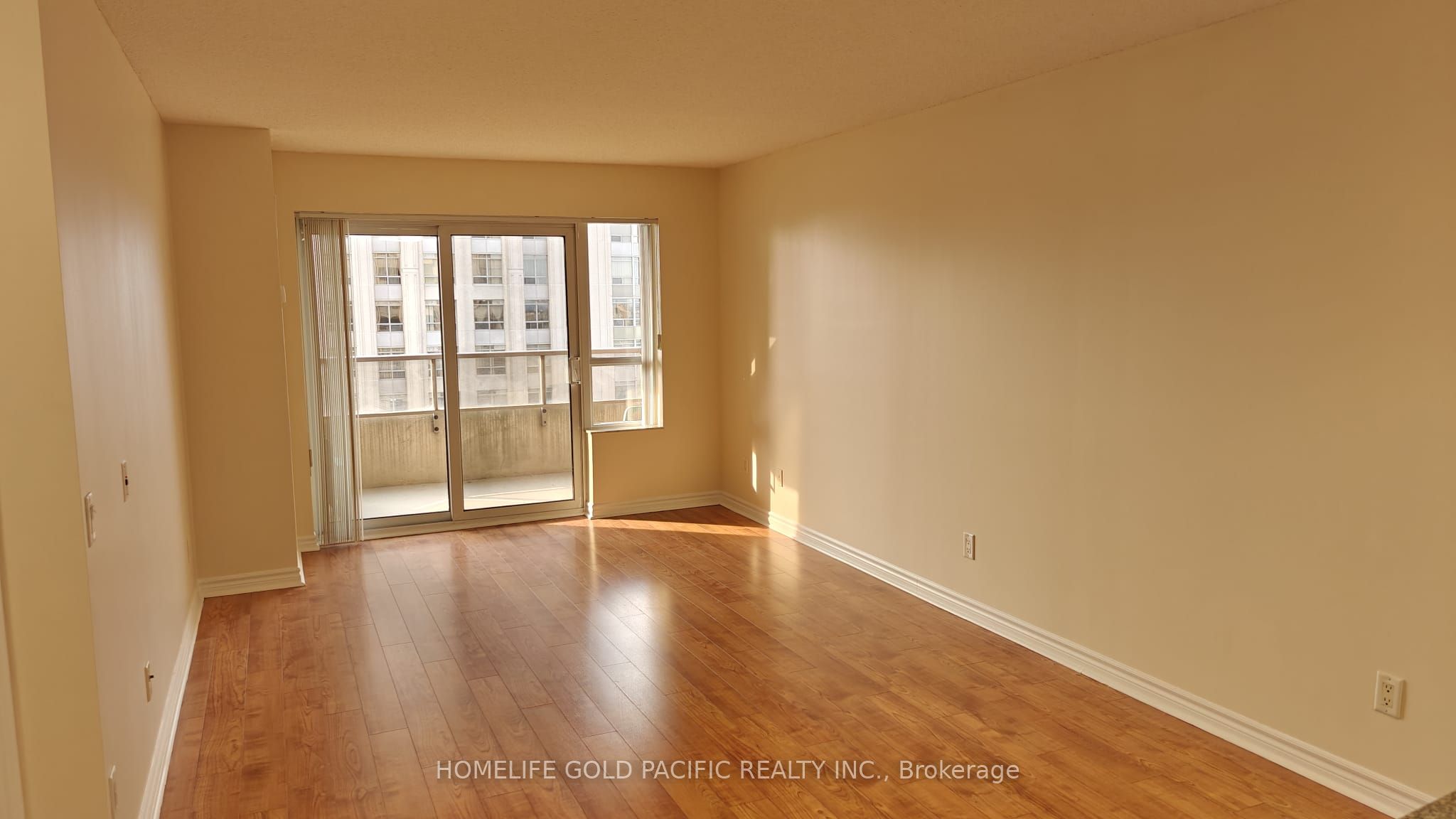 25 Kingsbridge Garden Circle 2122, Mississauga, ON L5R 4B1 photo 3
