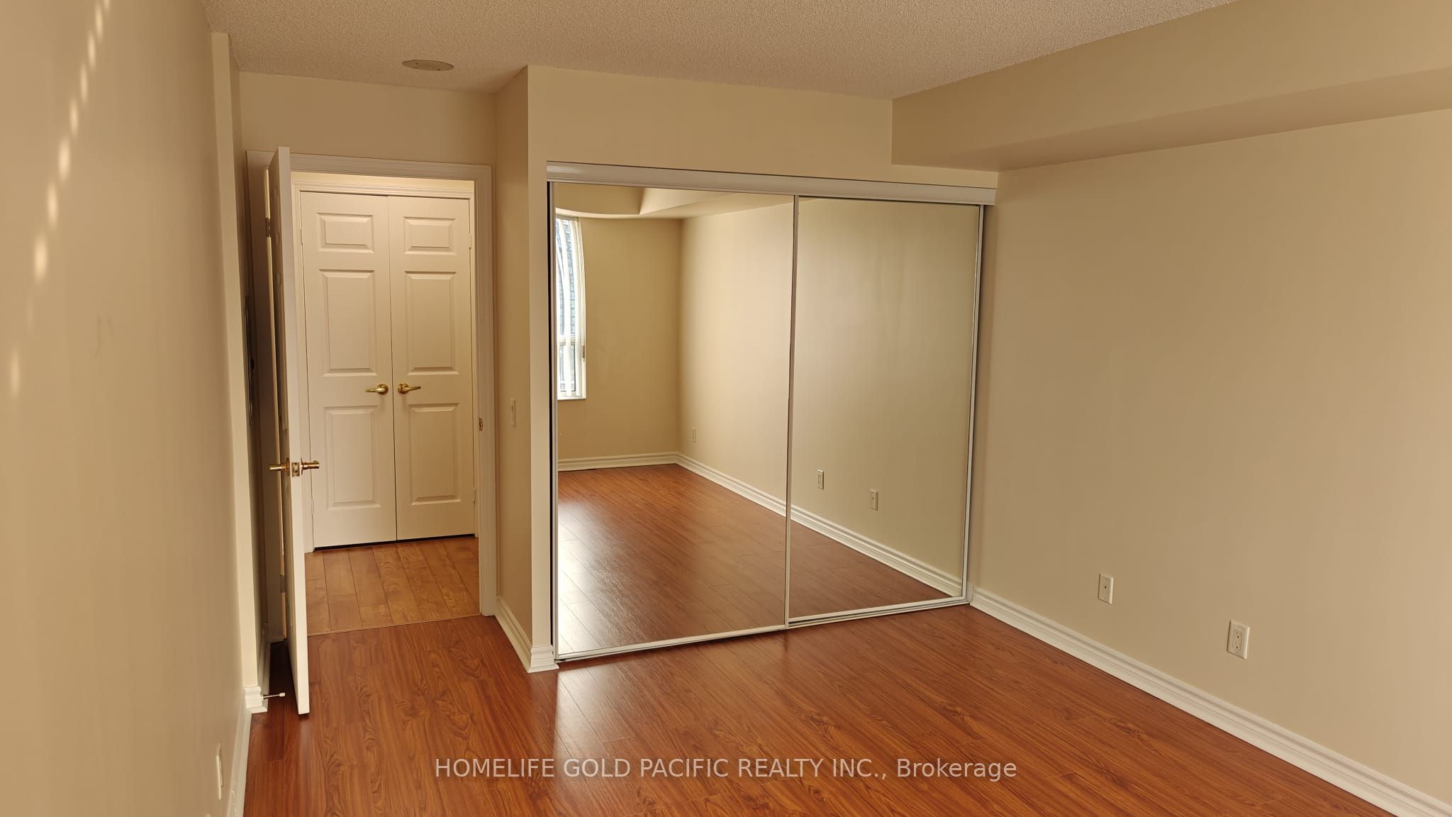 25 Kingsbridge Garden Circle 2122, Mississauga, ON L5R 4B1 photo 5