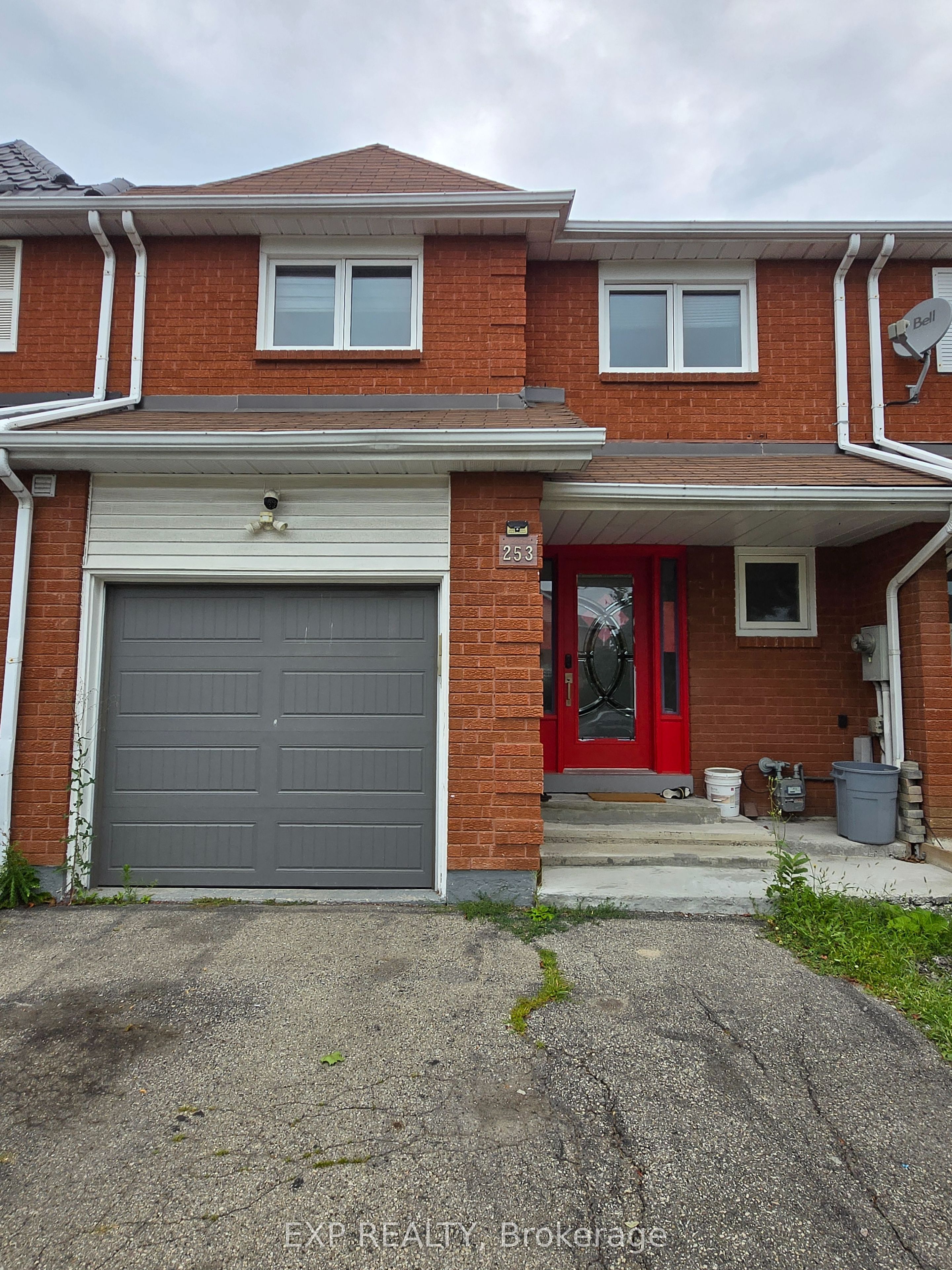 253 Hollymount Drive, Mississauga, ON L5R 3P8
