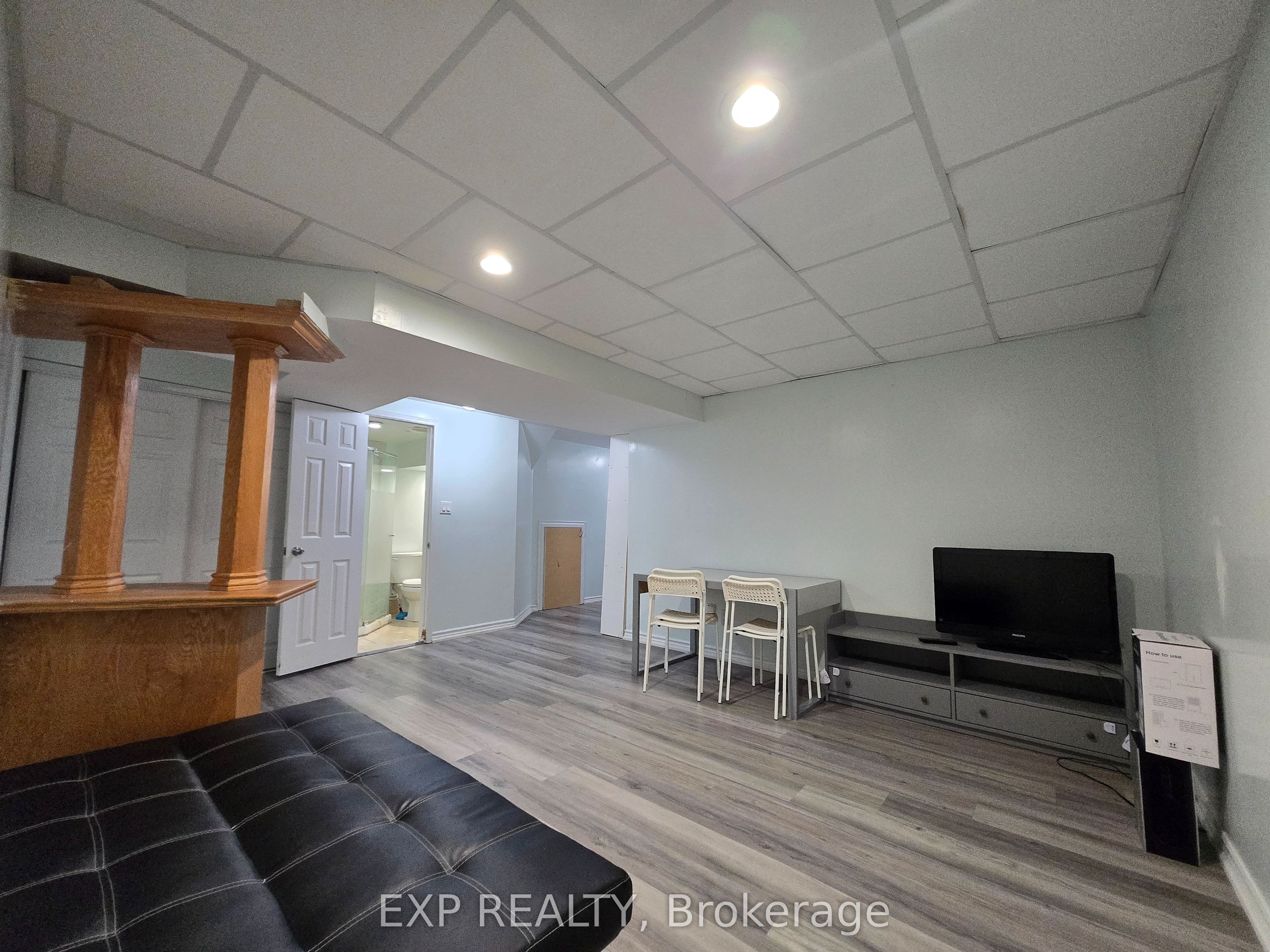 253 Hollymount Drive, Mississauga, ON L5R 3P8 photo 2