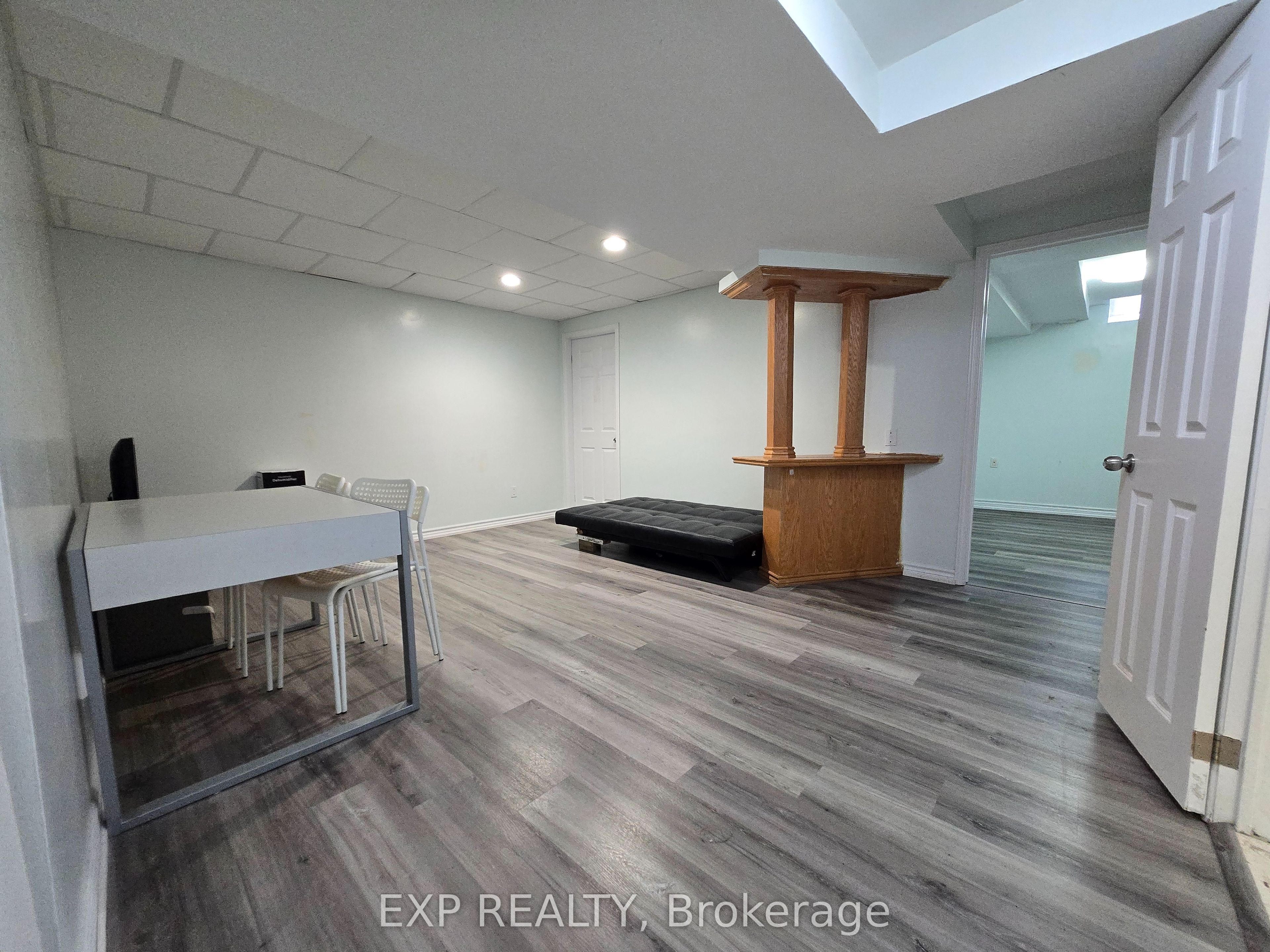 253 Hollymount Drive, Mississauga, ON L5R 3P8 photo 3