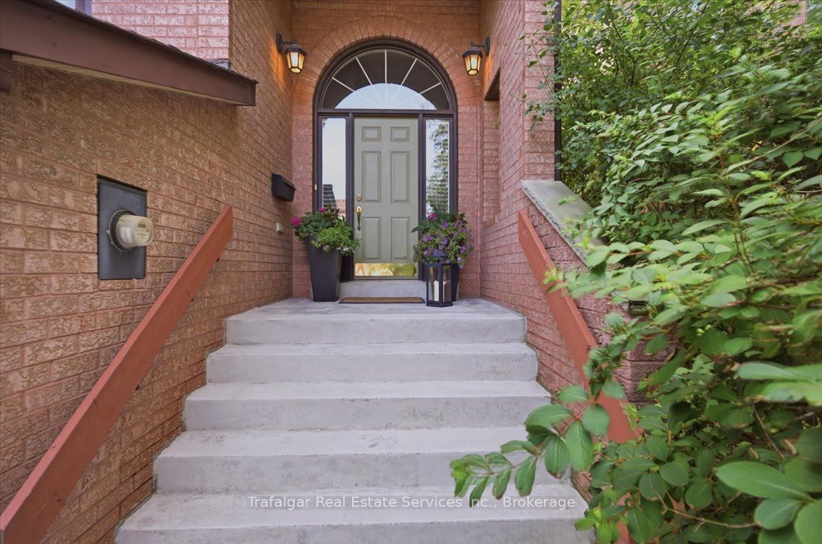 1100 Queens Avenue 17, Oakville, ON L6H 2B5 photo 3