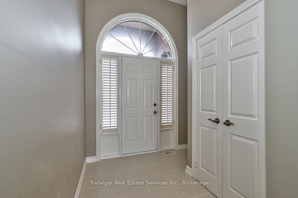 1100 Queens Avenue 17, Oakville, ON L6H 2B5 photo 4