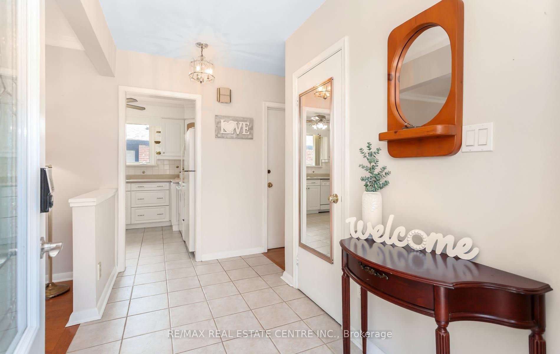 3518 The Credit Woodlands, Mississauga, ON L5C 2X6 photo 4
