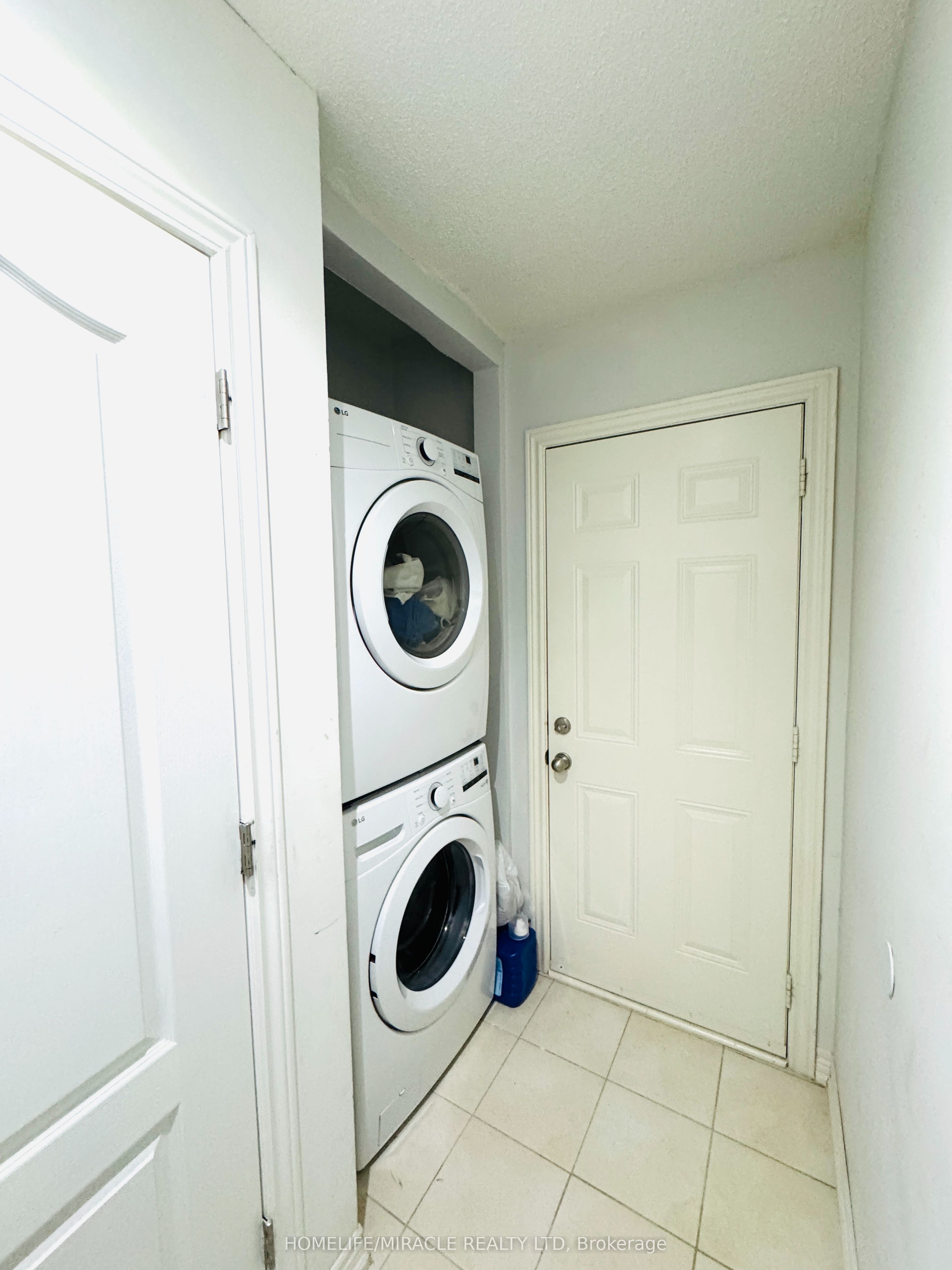 8 Altura Way, Brampton, ON L6P 4A1 photo 4