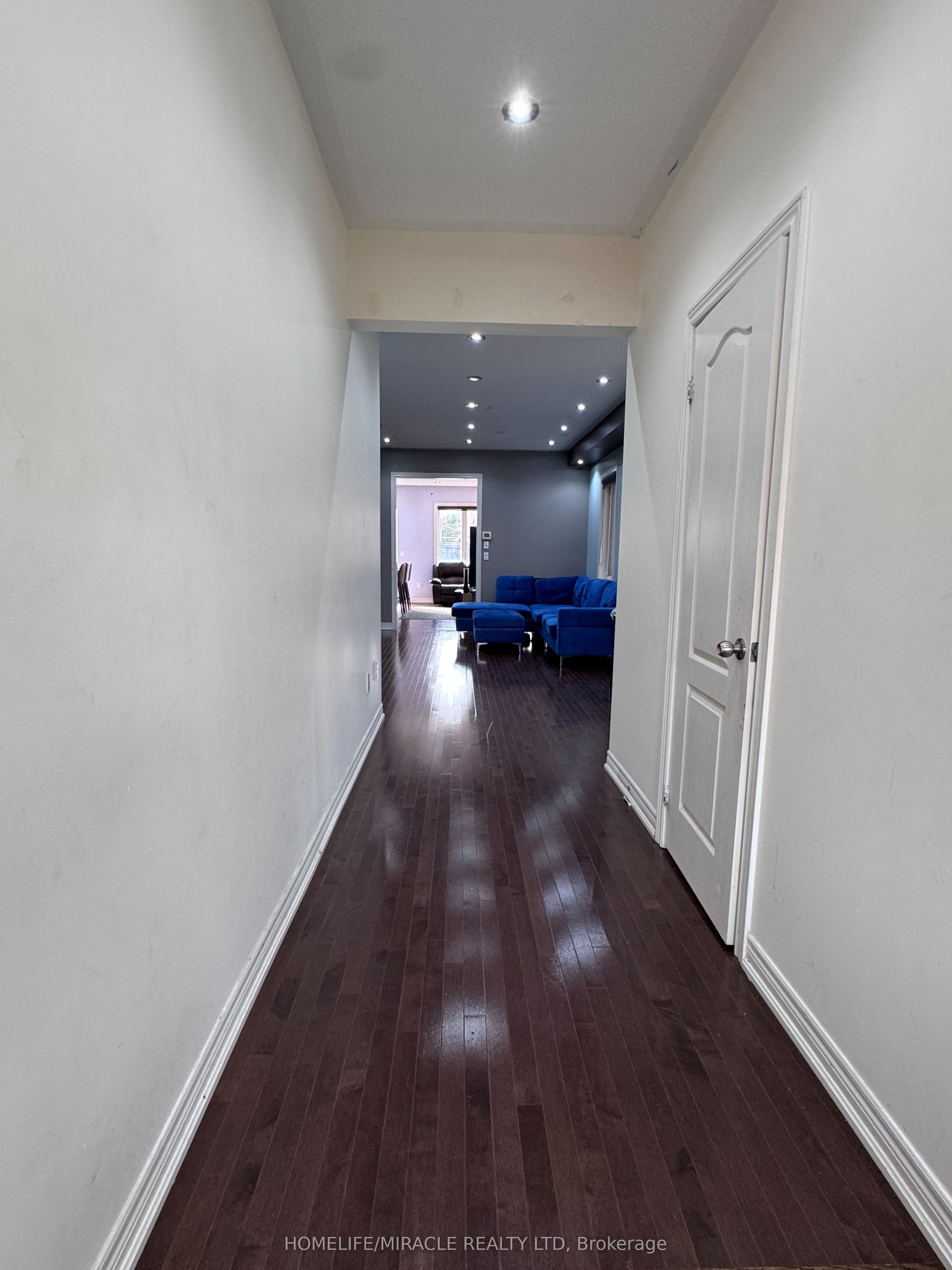 8 Altura Way, Brampton, ON L6P 4A1 photo 5