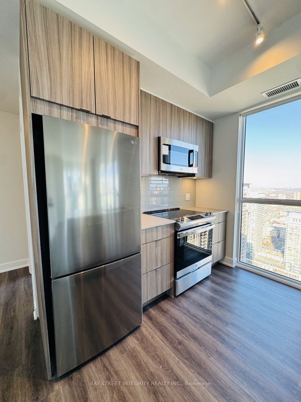 4130 Parkside Village Drive 3706, Mississauga, ON L5B 3M8 photo 4