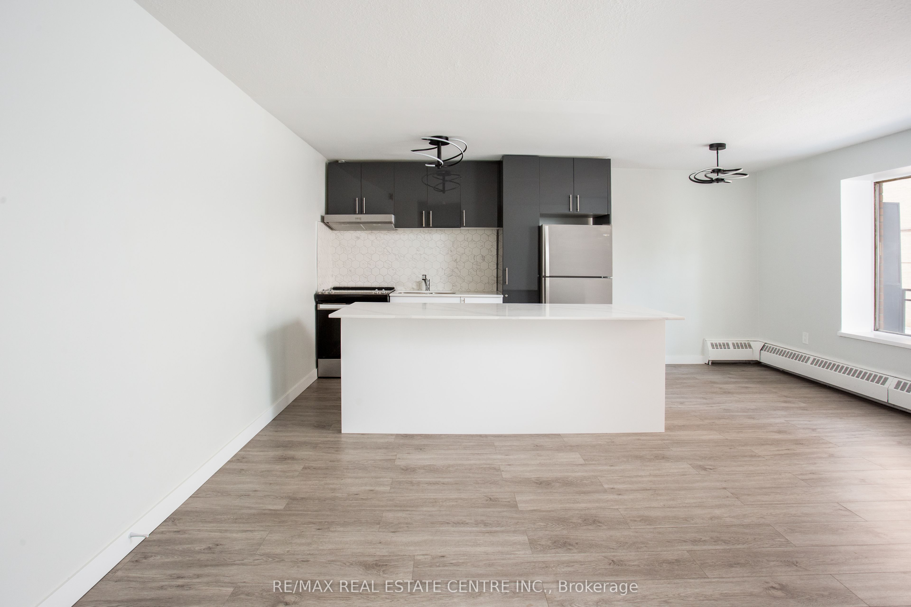 371 Lakeshore Road W 103, Mississauga, ON L5H 1H4 photo 4