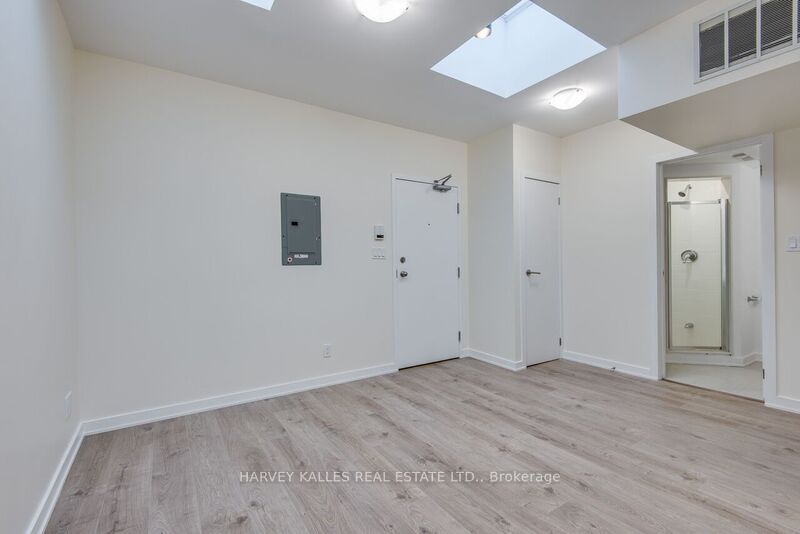 1216 St Clair Avenue W 3, Toronto, ON M6E 1B4 photo 2