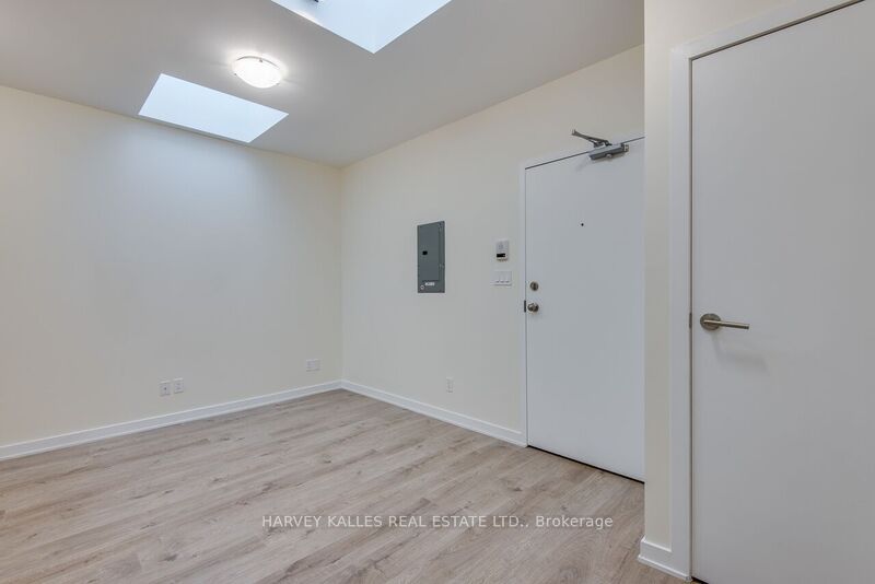 1216 St Clair Avenue W 3, Toronto, ON M6E 1B4 photo 3