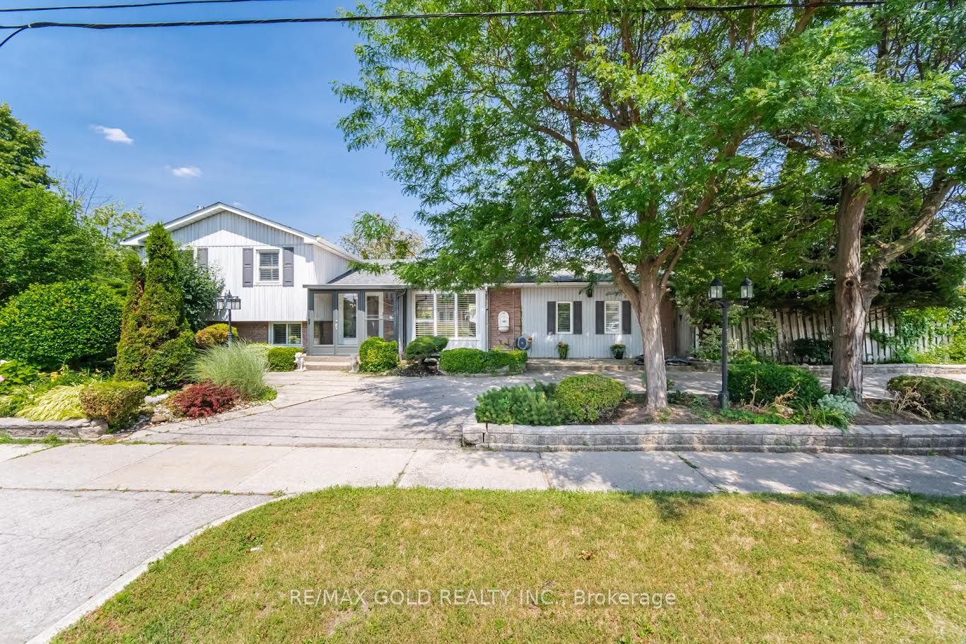 2395 Stillmeadow Road, Mississauga, ON L5B 2A8