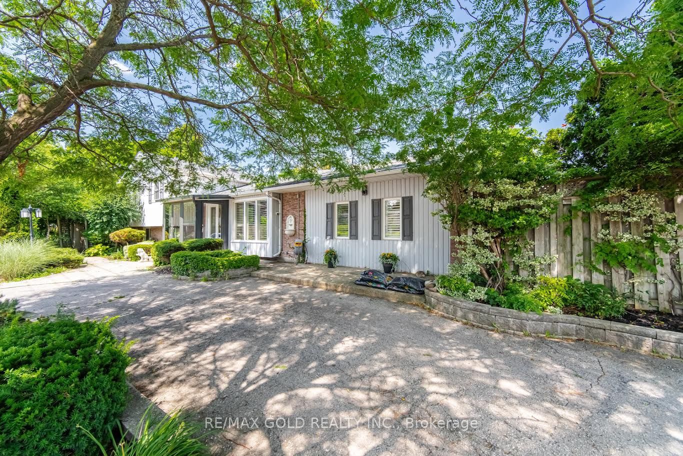 2395 Stillmeadow Road, Mississauga, ON L5B 2A8 photo 3