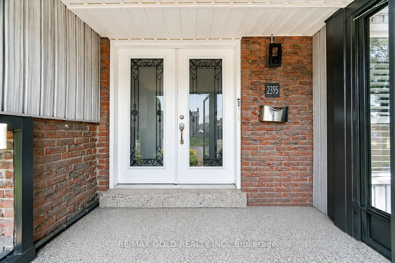 2395 Stillmeadow Road, Mississauga, ON L5B 2A8 photo 4